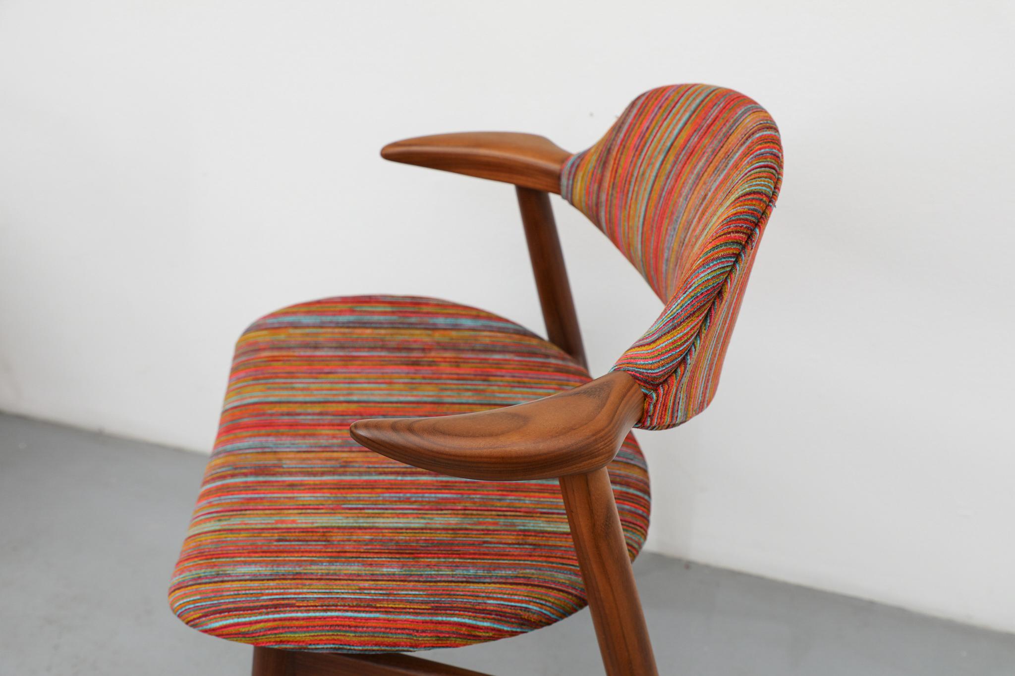 Milieu du XXe siècle Chaise Cowhorn en teck moderne du milieu du siècle par Hulmefa, 1960s en vente