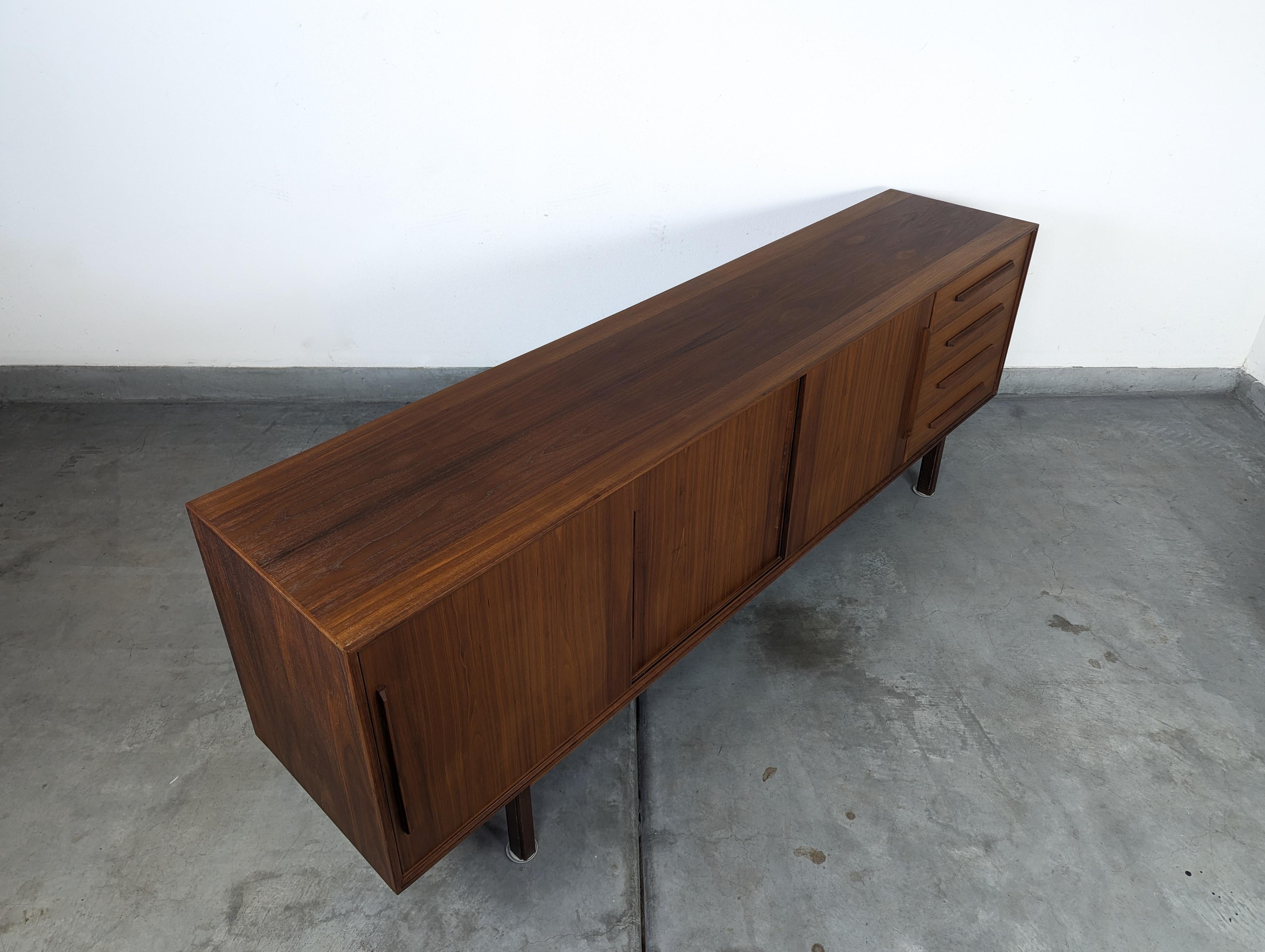 Mid Century Modern Teak Credenza/Buffet by Ib Kofod-Larsen for Faarup, c1960s For Sale 6