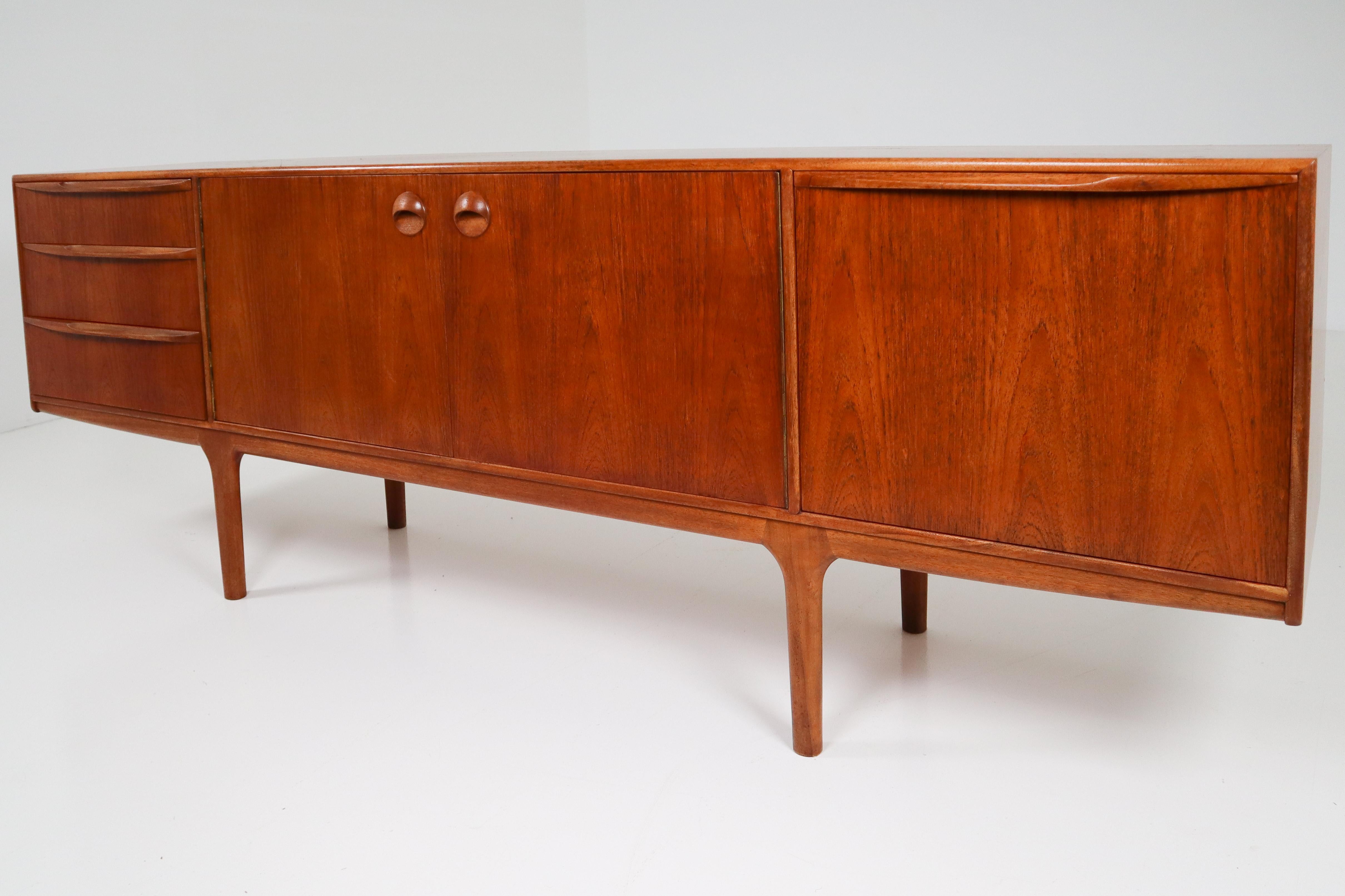 Mid-Century Modern Teak Credenza by A.H. McIntosh, Scotland, 1960s In Good Condition In Almelo, NL