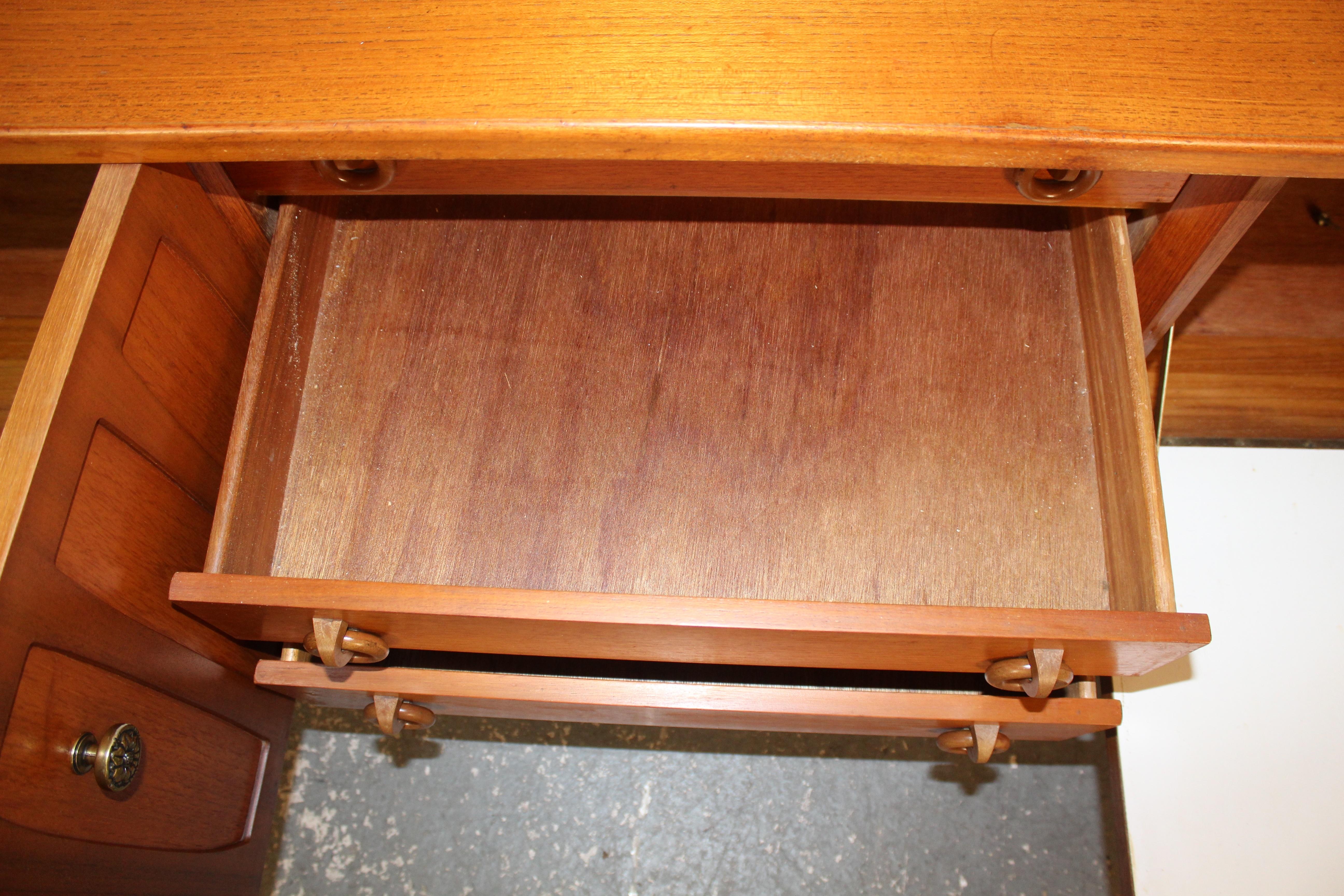 Credenza in teak moderna di metà secolo di Beautility in vendita 3