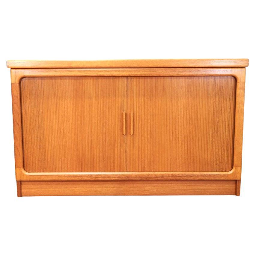 A beautiful credenza by renowned Scandinavian furniture maker, Christian Linneberg. This stylish credenza is set off by the stunning sliding tambour door. This is a real quality piece of furniture and would look fantastic in any