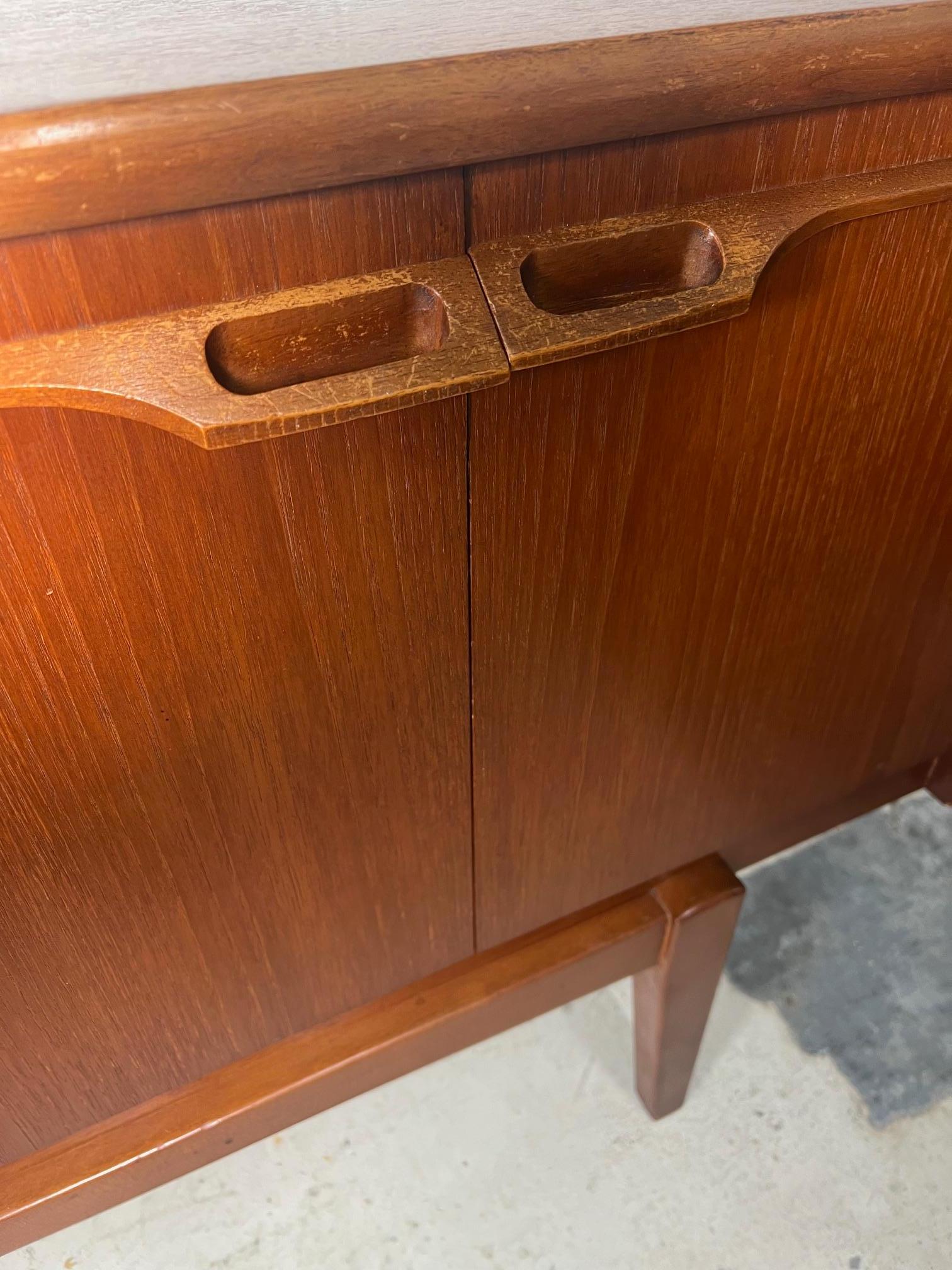 Mid Century Modern Teak Credenza By Jentique Made In England For Sale 3