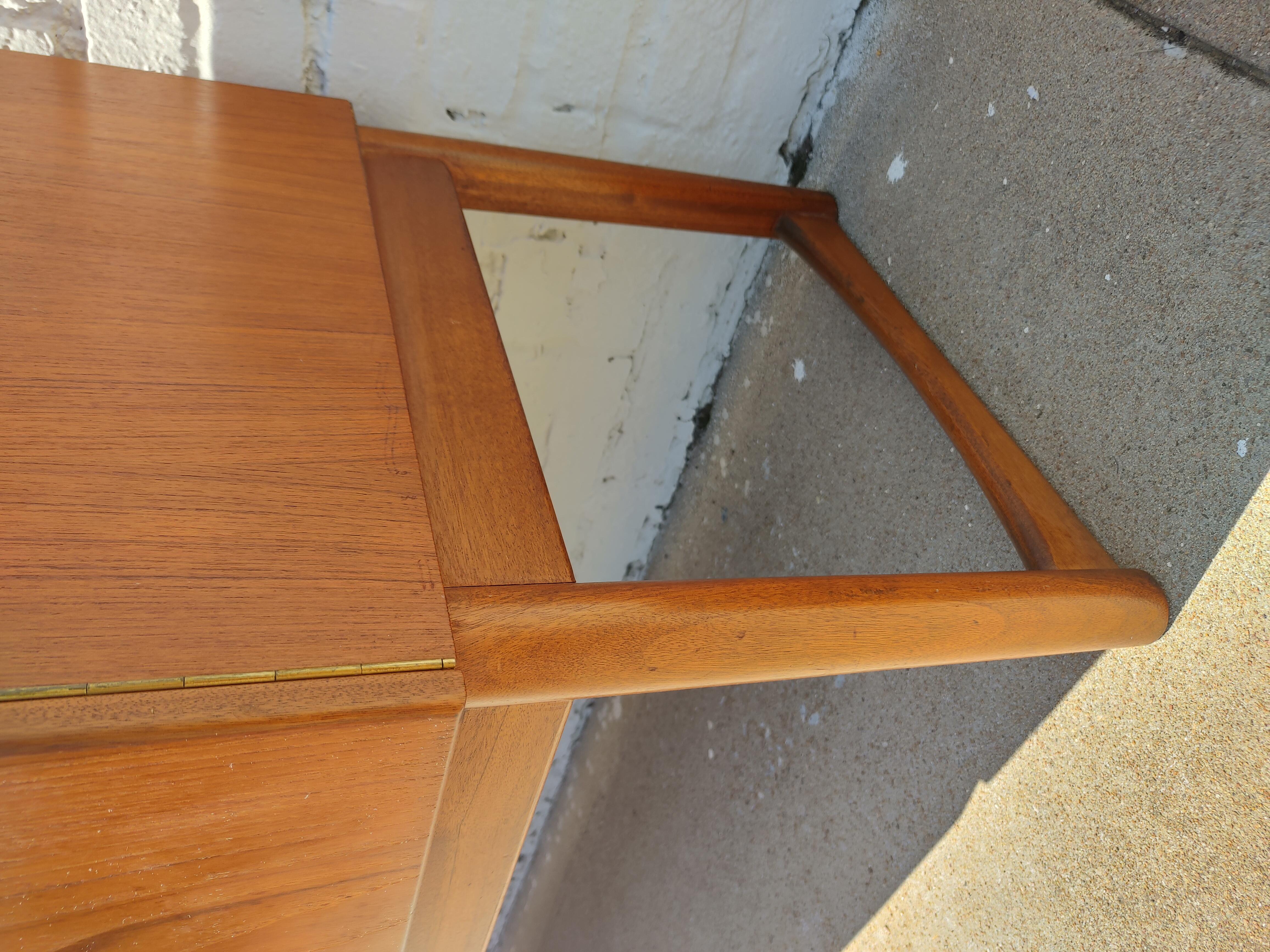 Mid Century Modern Teak Credenza by McIntosh In Good Condition For Sale In Tulsa, OK