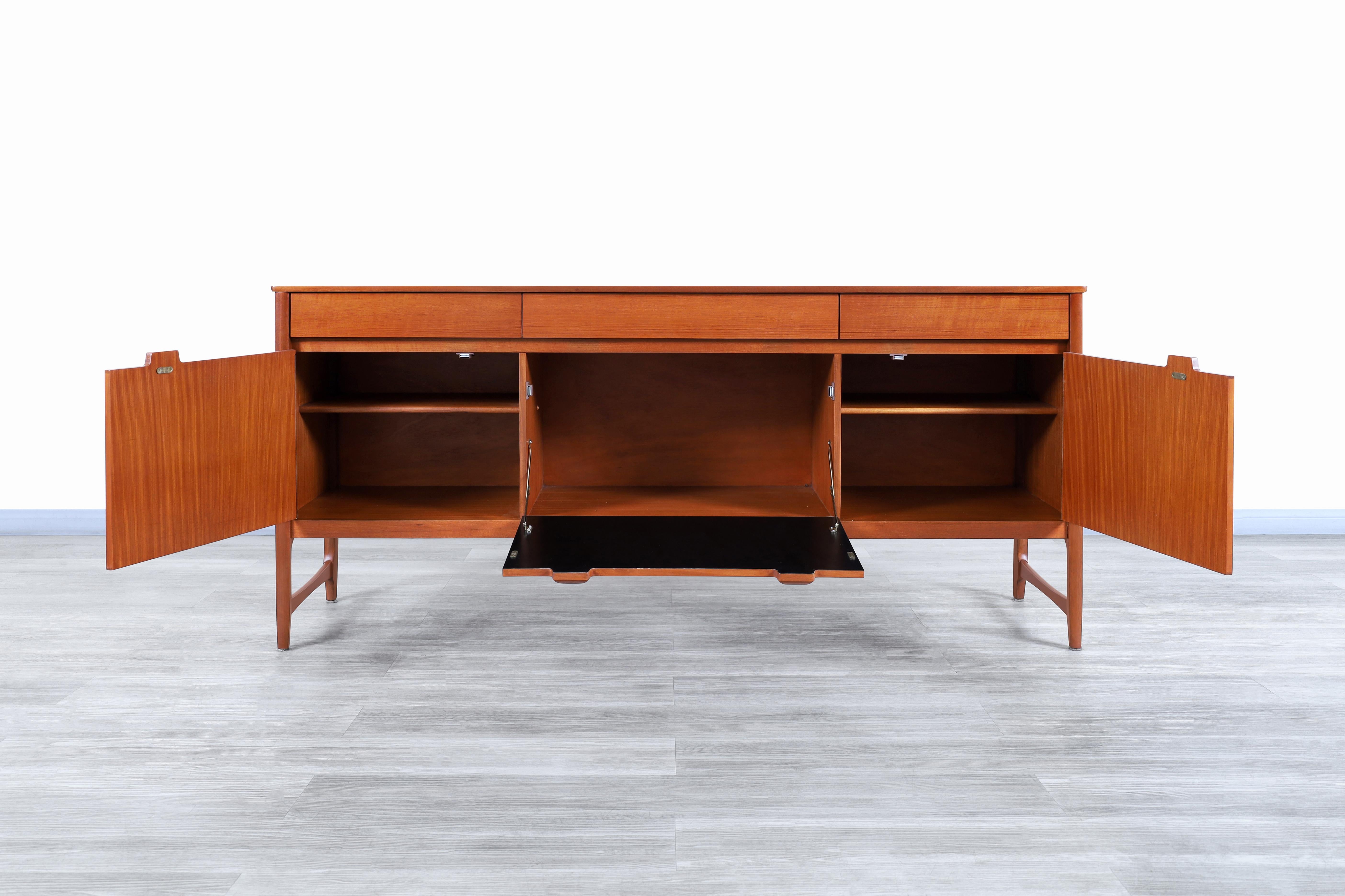 Mid-Century Modern Teak Credenza by Nathan Furniture For Sale 1