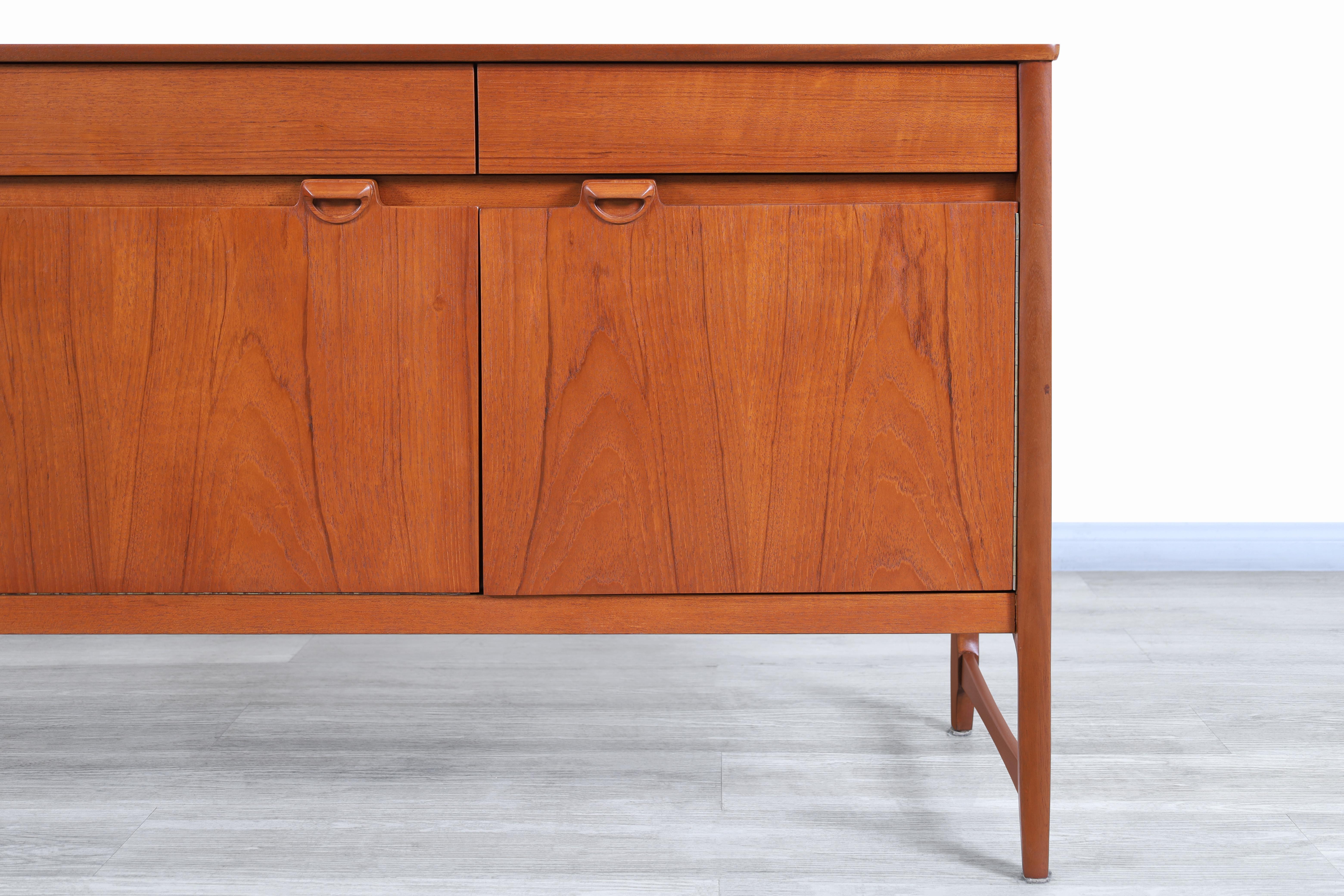 Mid-Century Modern Teak Credenza by Nathan Furniture For Sale 2