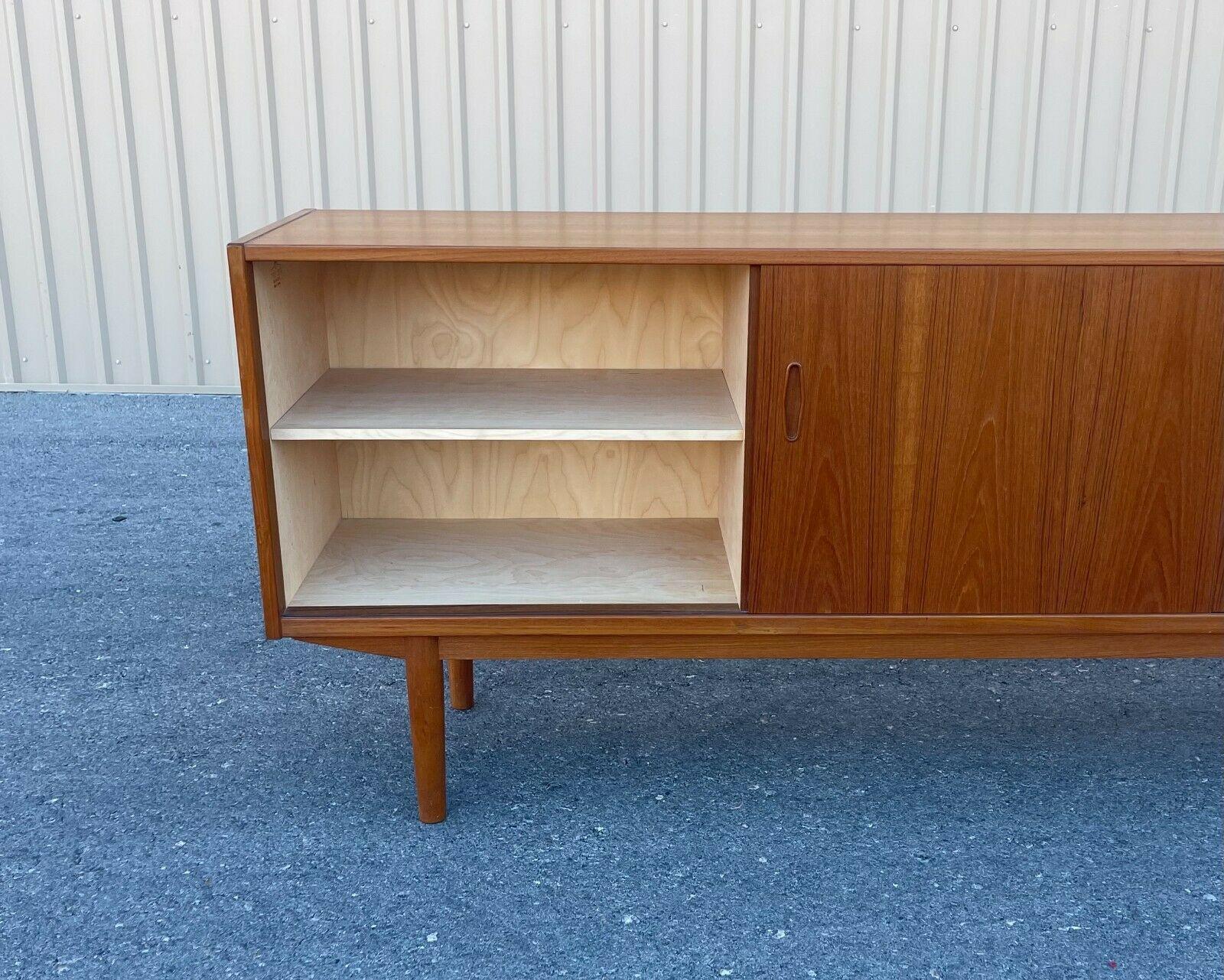 Mid-Century Modern Teak Credenza by Nils Jonsson for Hugo Troeds In Good Condition In Las Vegas, NV