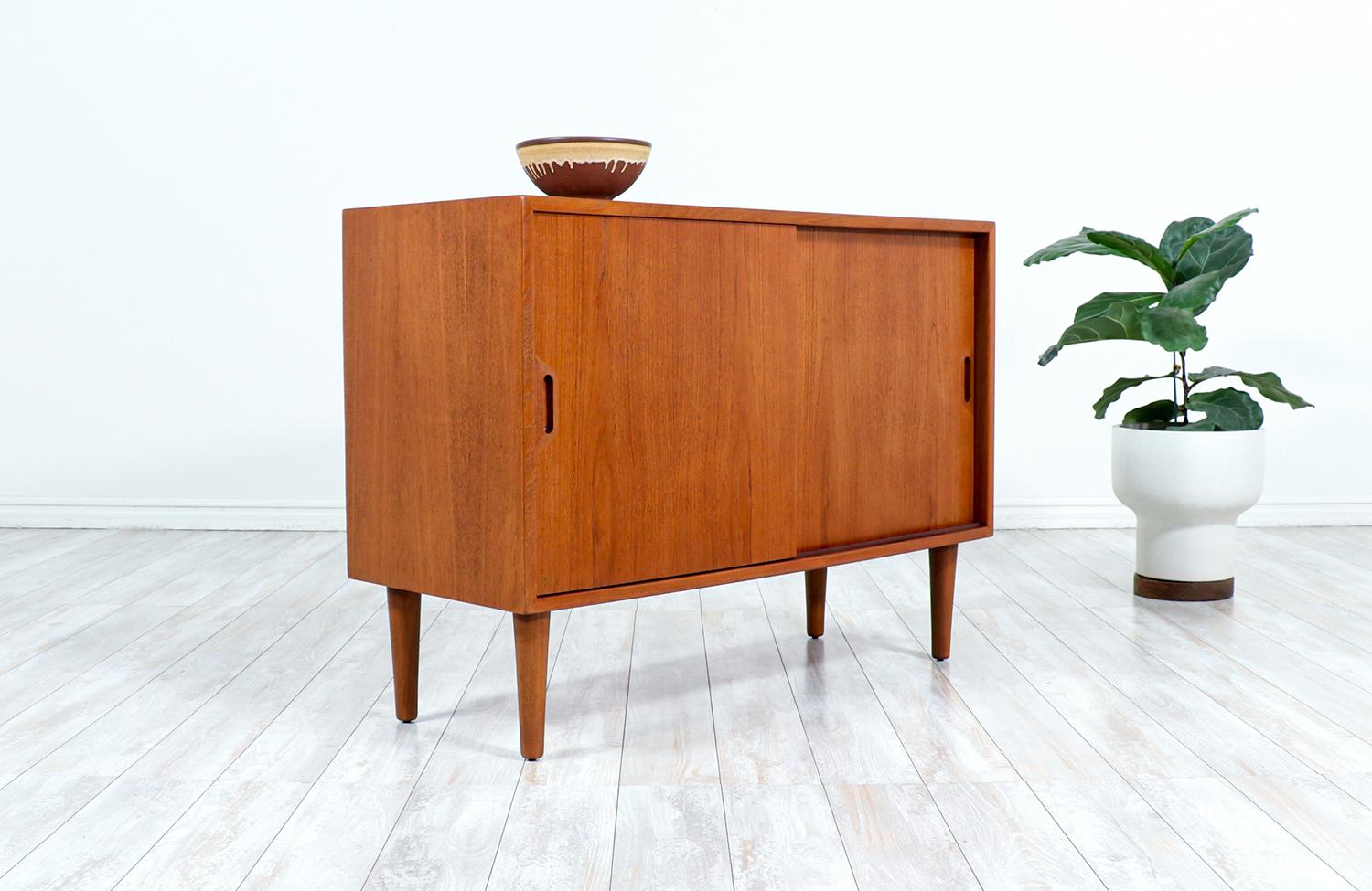 Mid-20th Century Mid-Century Modern Teak Credenza by Raymor