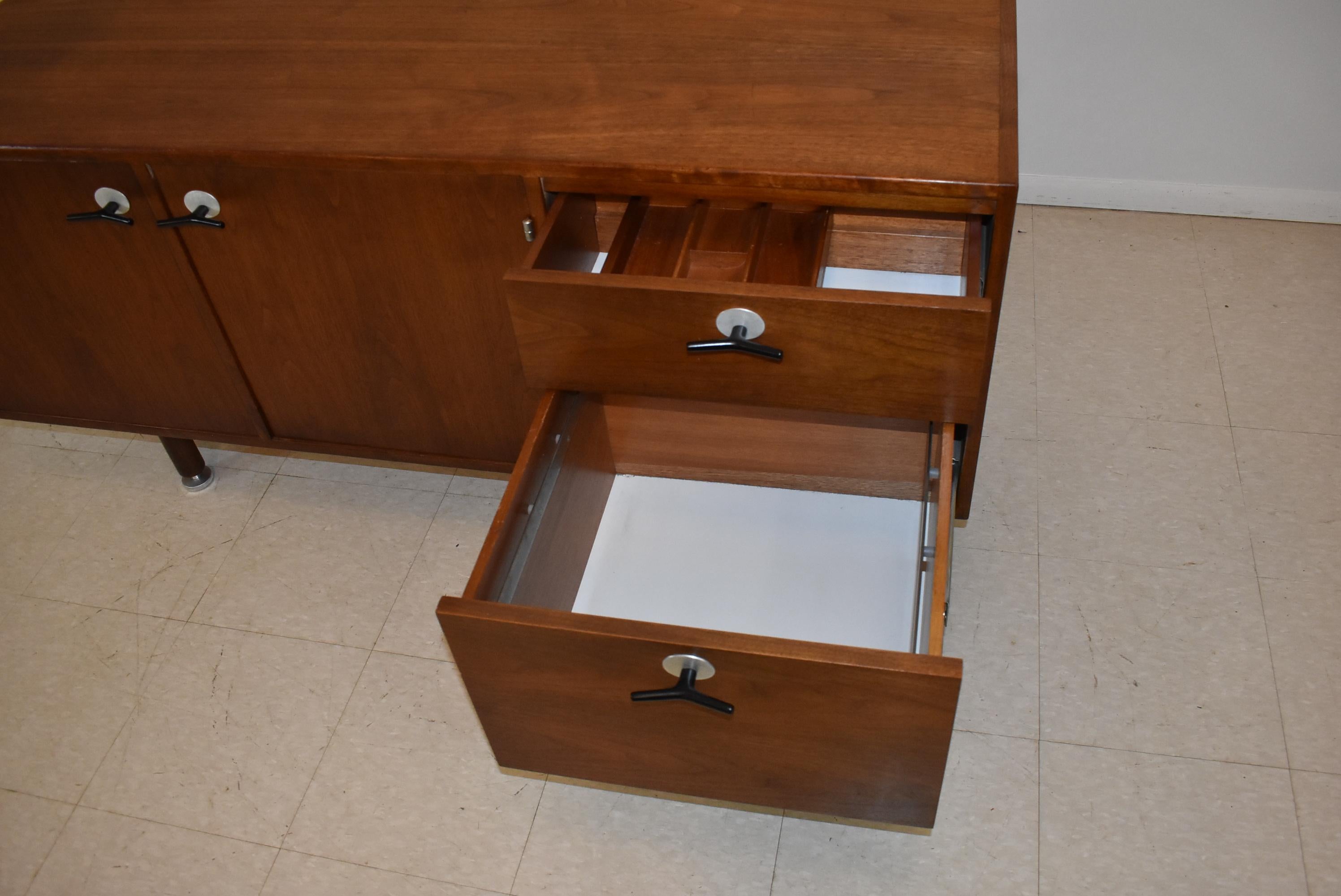 Jens Risom Mid-Century Modern Teak Credenza / File Cabinet Y Aluminum Handles In Good Condition In Toledo, OH