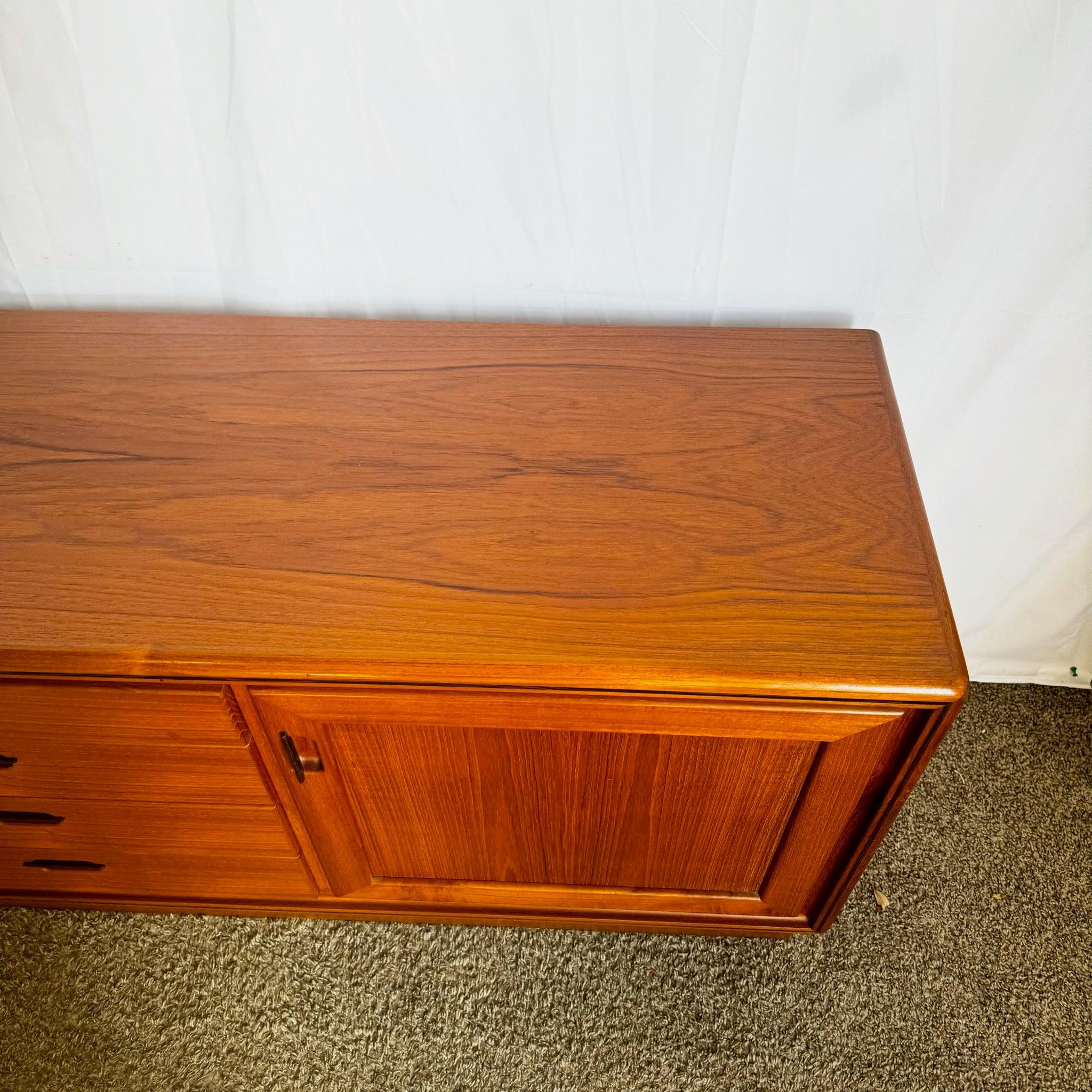 Credenza in teak moderna del Medioevo in vendita 4