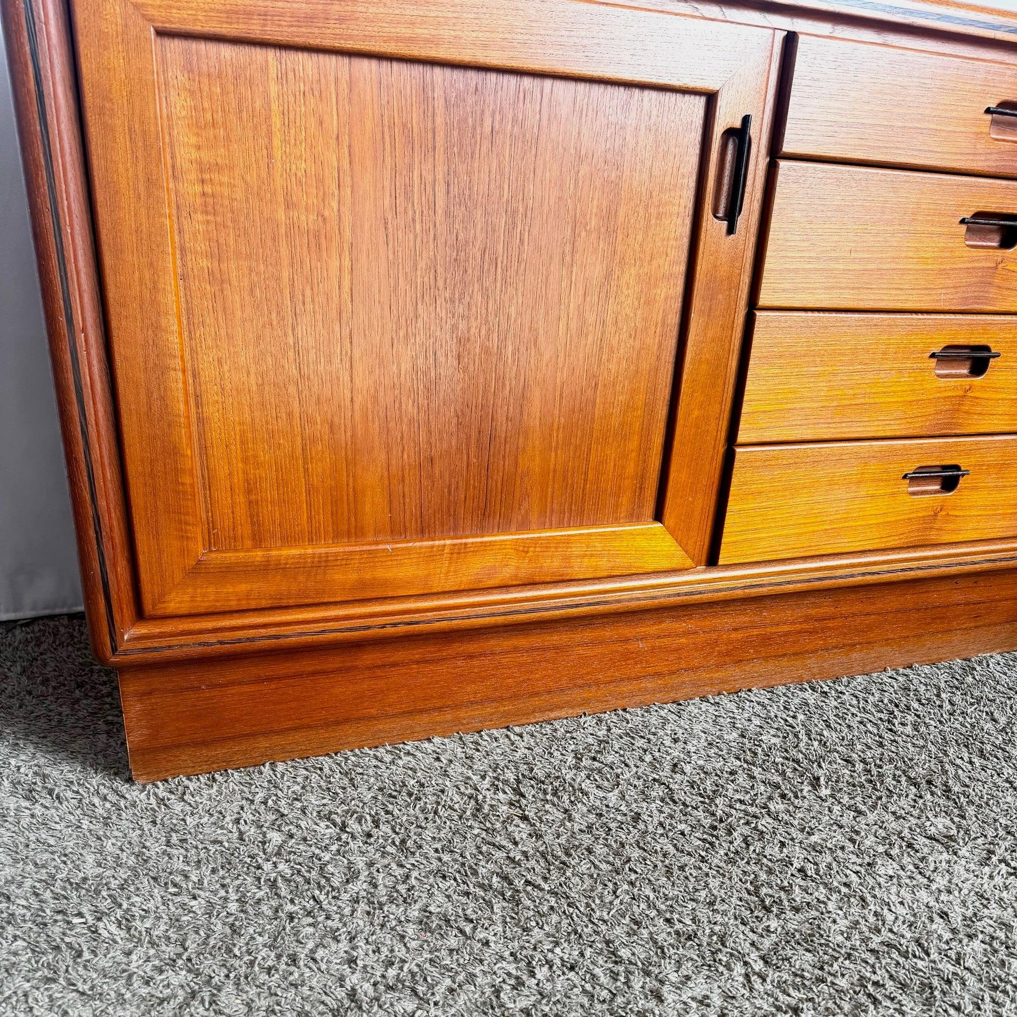 Credenza in teak moderna del Medioevo in vendita 5