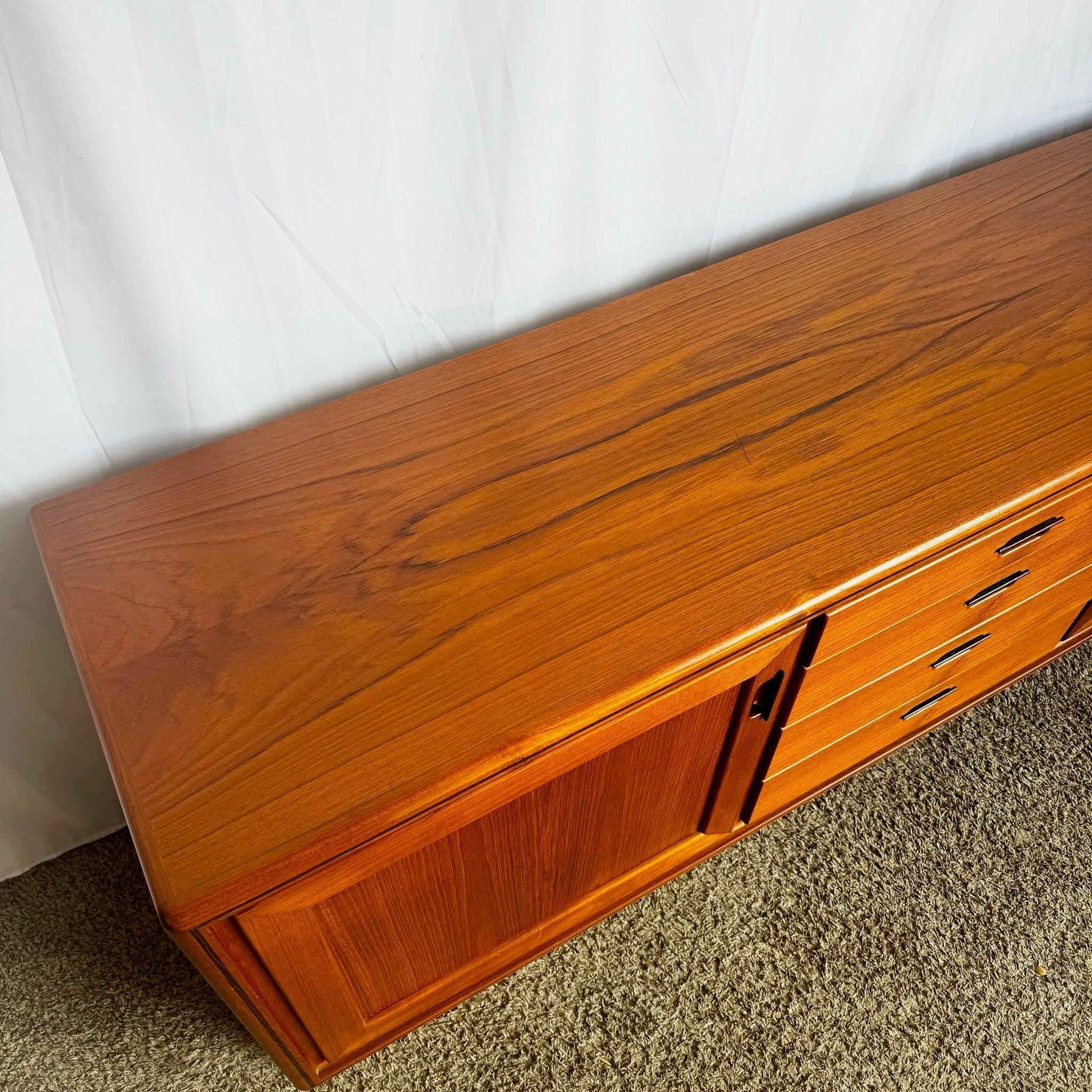 Credenza in teak moderna del Medioevo In condizioni buone in vendita a Delray Beach, FL