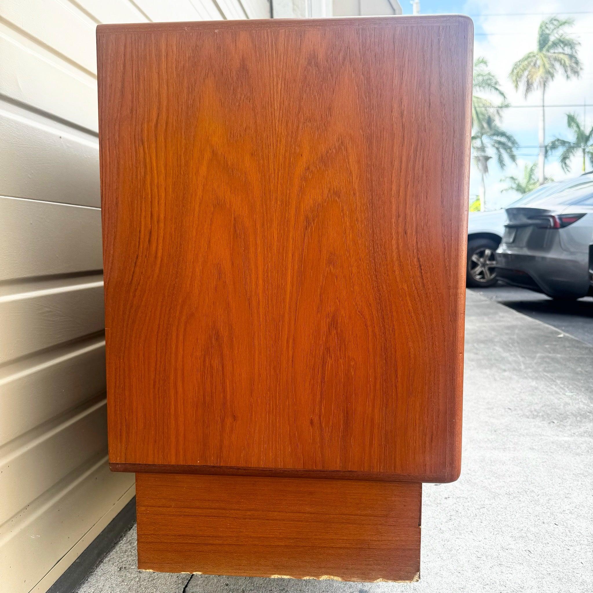 XX secolo Credenza in teak moderna del Medioevo in vendita