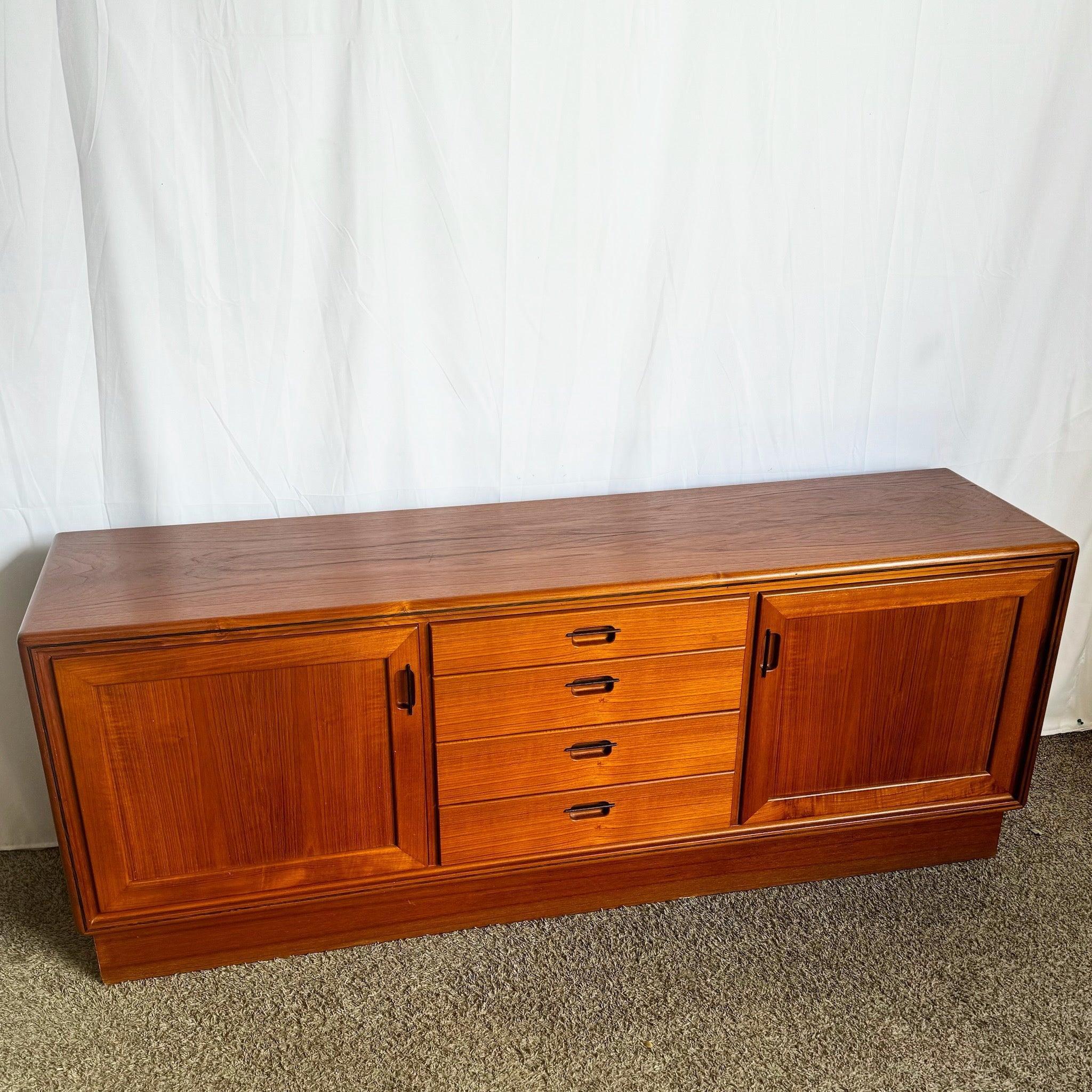 Credenza in teak moderna del Medioevo in vendita 1
