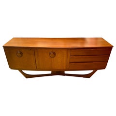 Modernes Teakholz-Credenza aus der Jahrhundertmitte