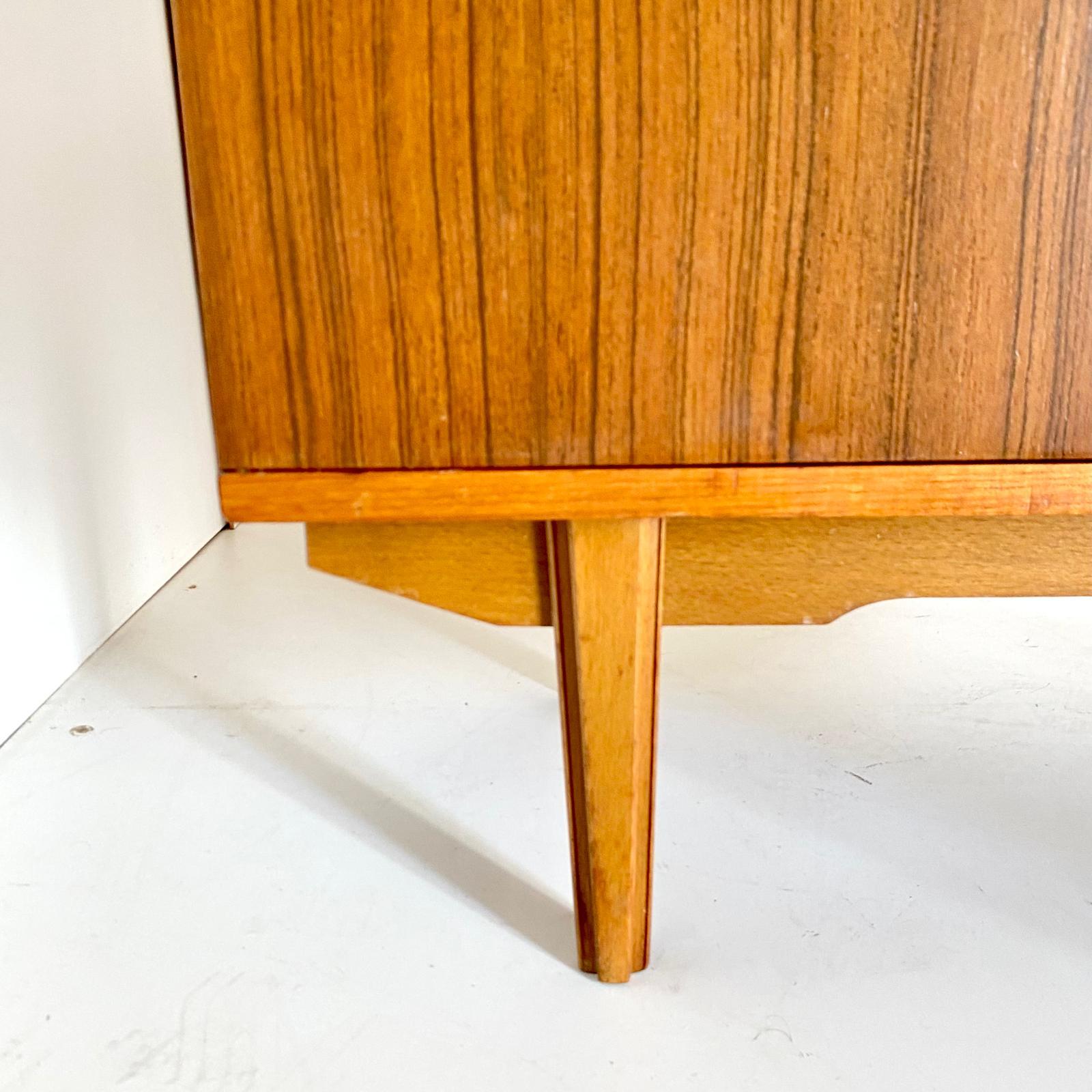 Mid Century Modern Teak Cupboard in Scandinavian Style, Italy 1960 For Sale 6