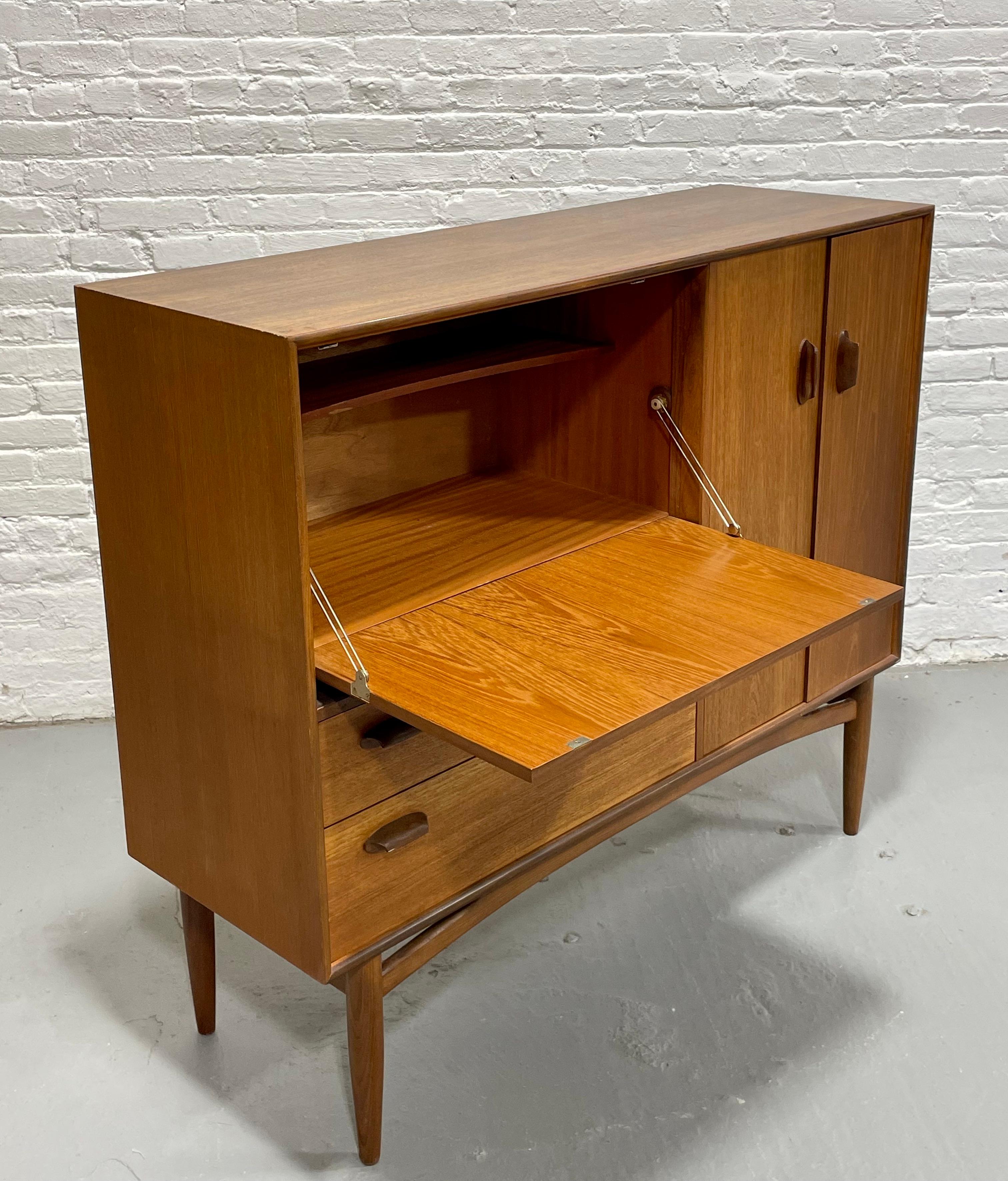 Mid Century MODERN Teak Credenza / SIDEBOARD by G-Plan, c. 1960s 5