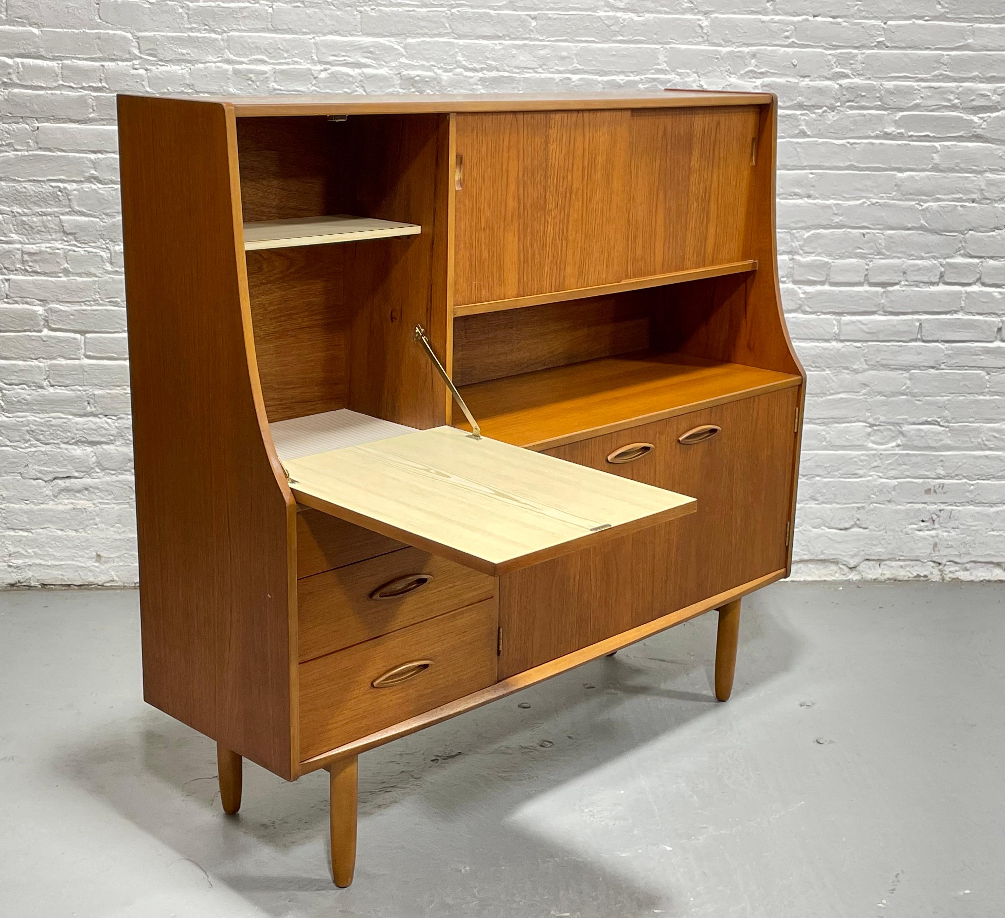 Mid Century MODERN Teak Credenza / SIDEBOARD by G-Plan, c. 1960s 5