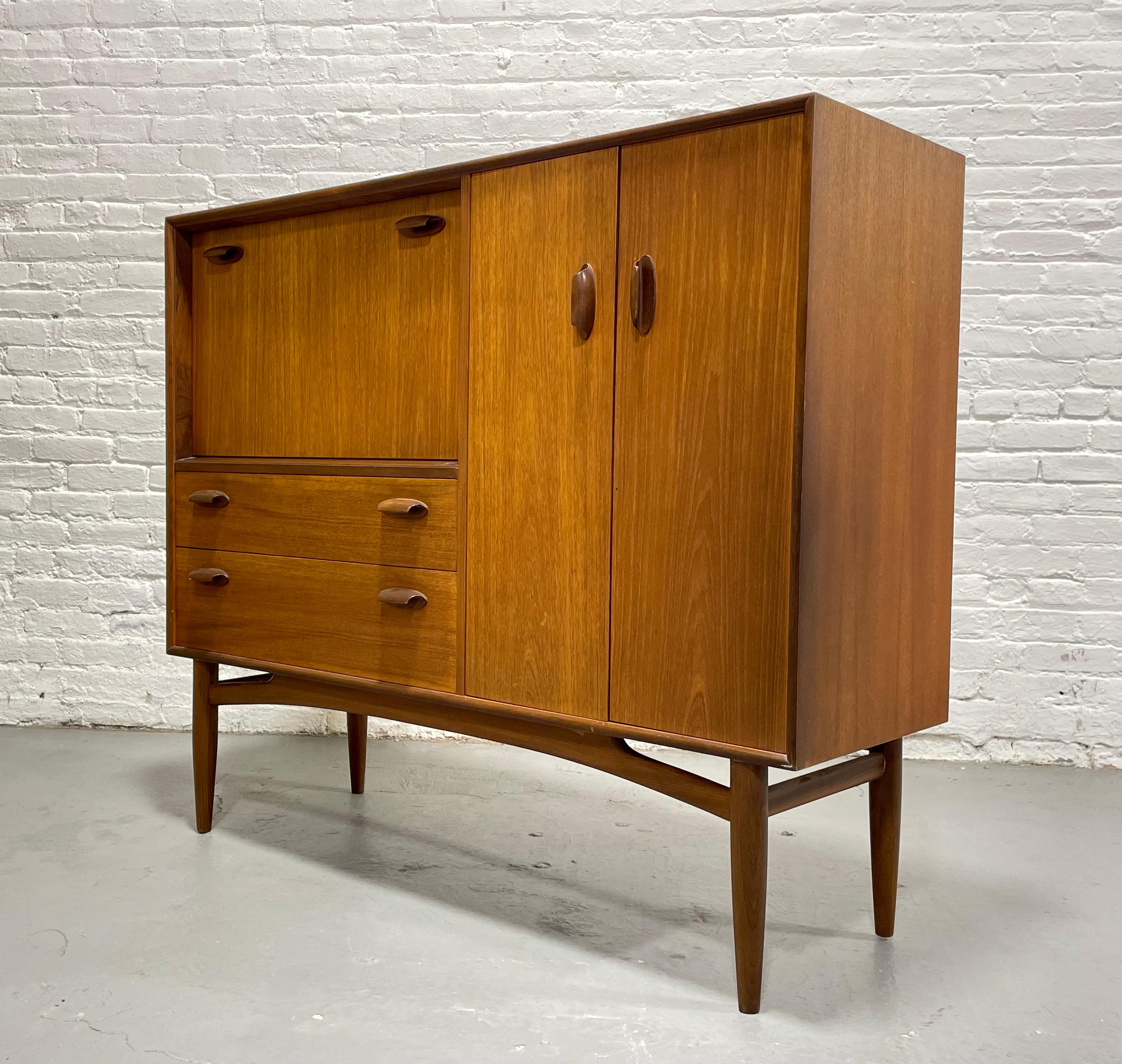 Mid Century MODERN Teak Credenza / SIDEBOARD by G-Plan, c. 1960s 7