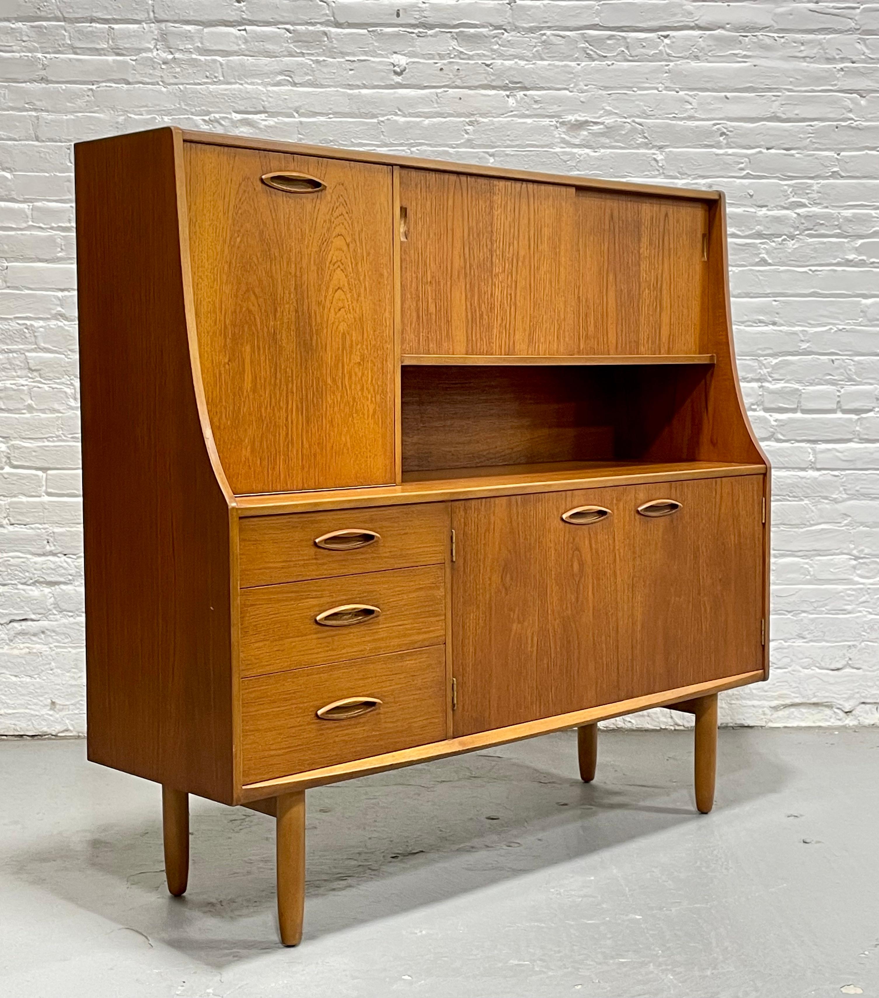 Mid Century MODERN Teak Credenza / SIDEBOARD by G-Plan, c. 1960s 8