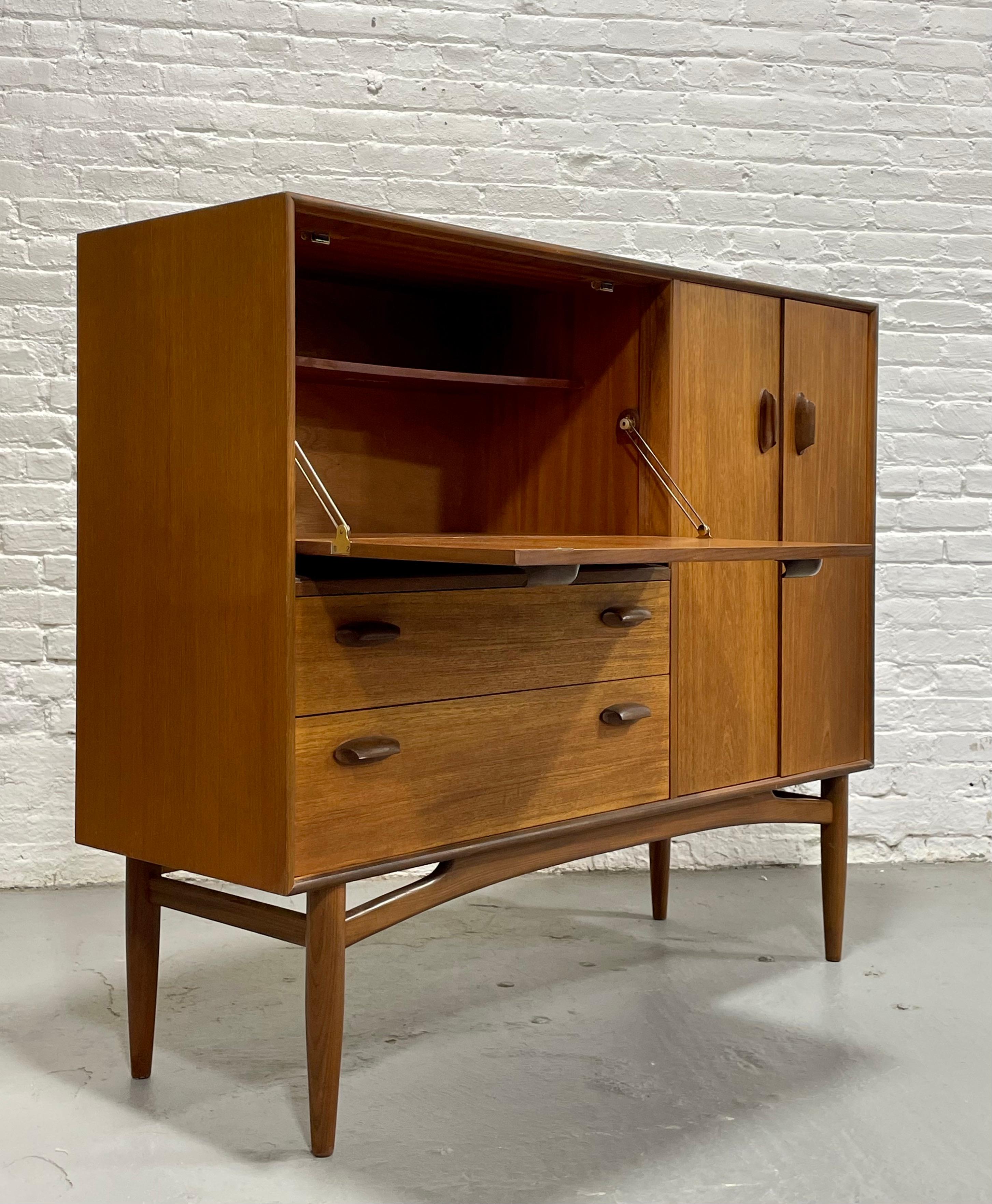 Mid Century MODERN Teak Credenza / SIDEBOARD by G-Plan, c. 1960s In Good Condition In Weehawken, NJ