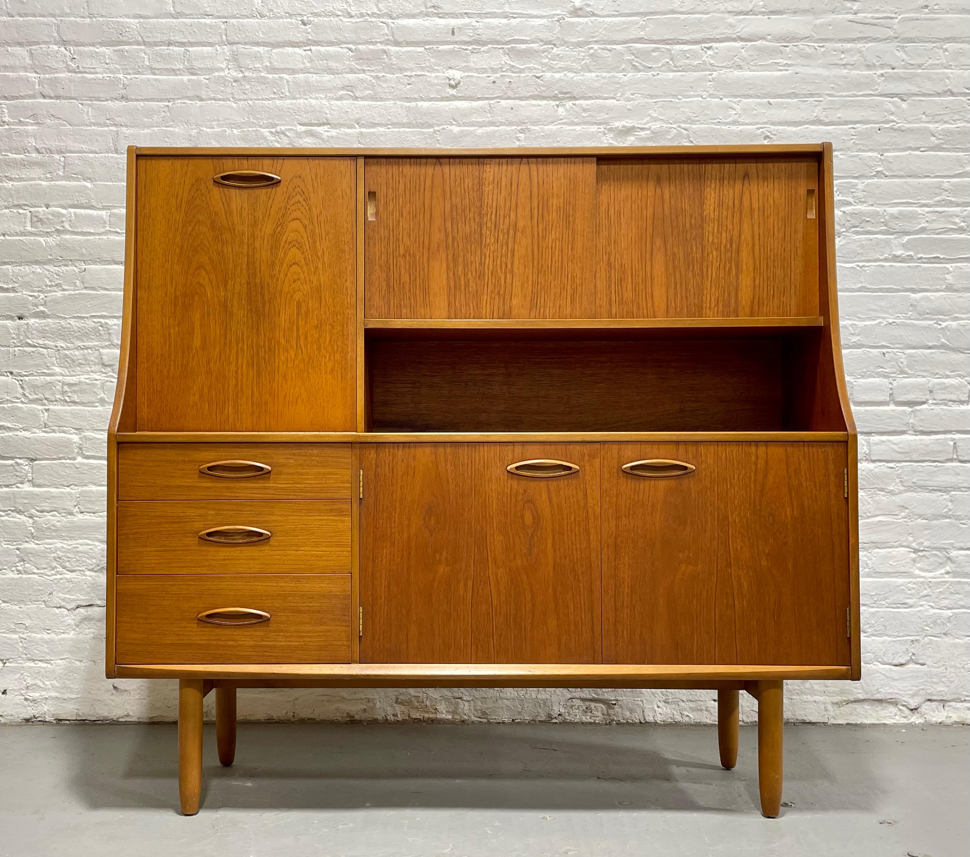 Mid Century MODERN Teak Credenza / SIDEBOARD by G-Plan, c. 1960s In Good Condition In Weehawken, NJ