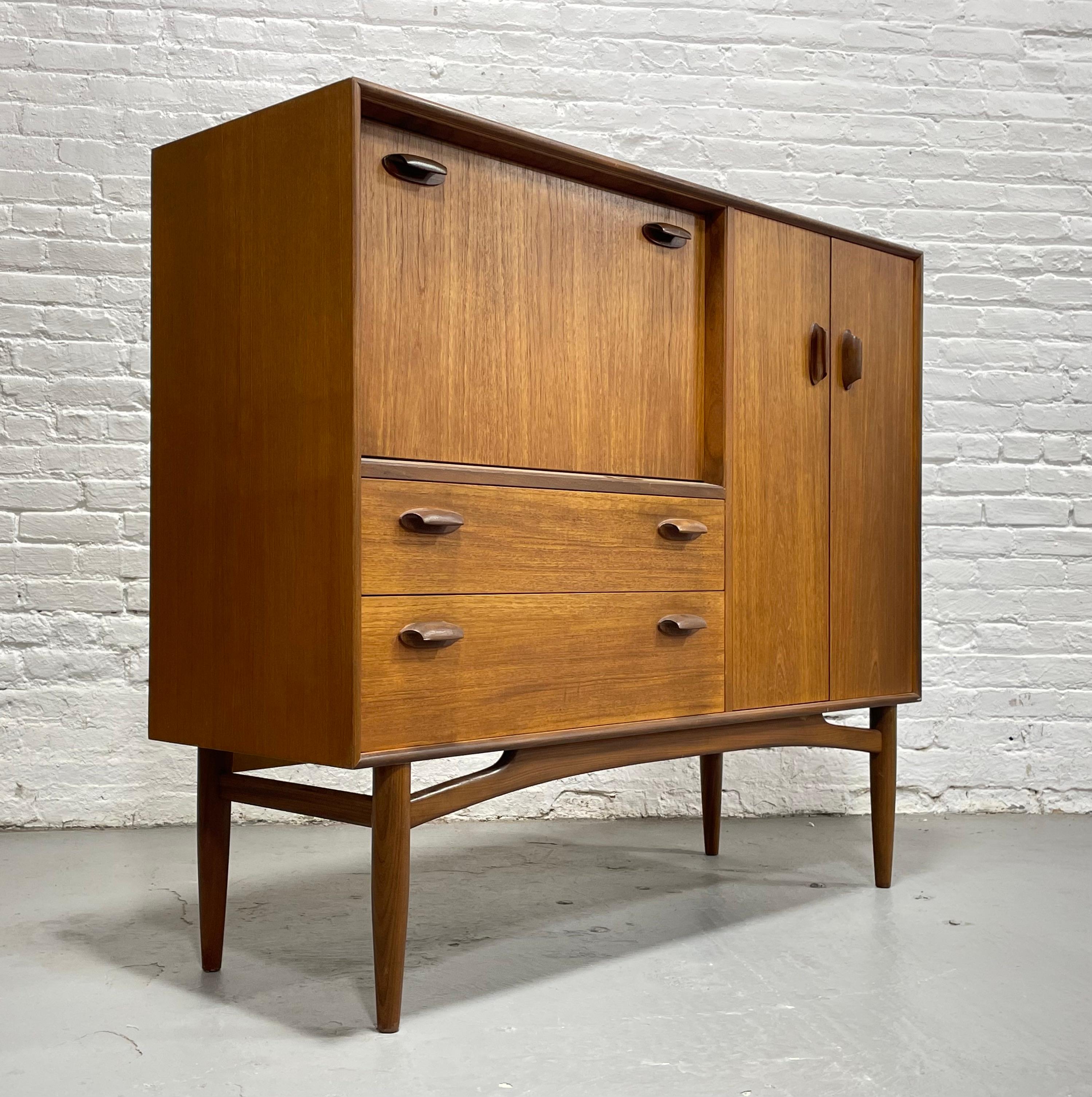 Mid Century MODERN Teak Credenza / SIDEBOARD by G-Plan, c. 1960s 3