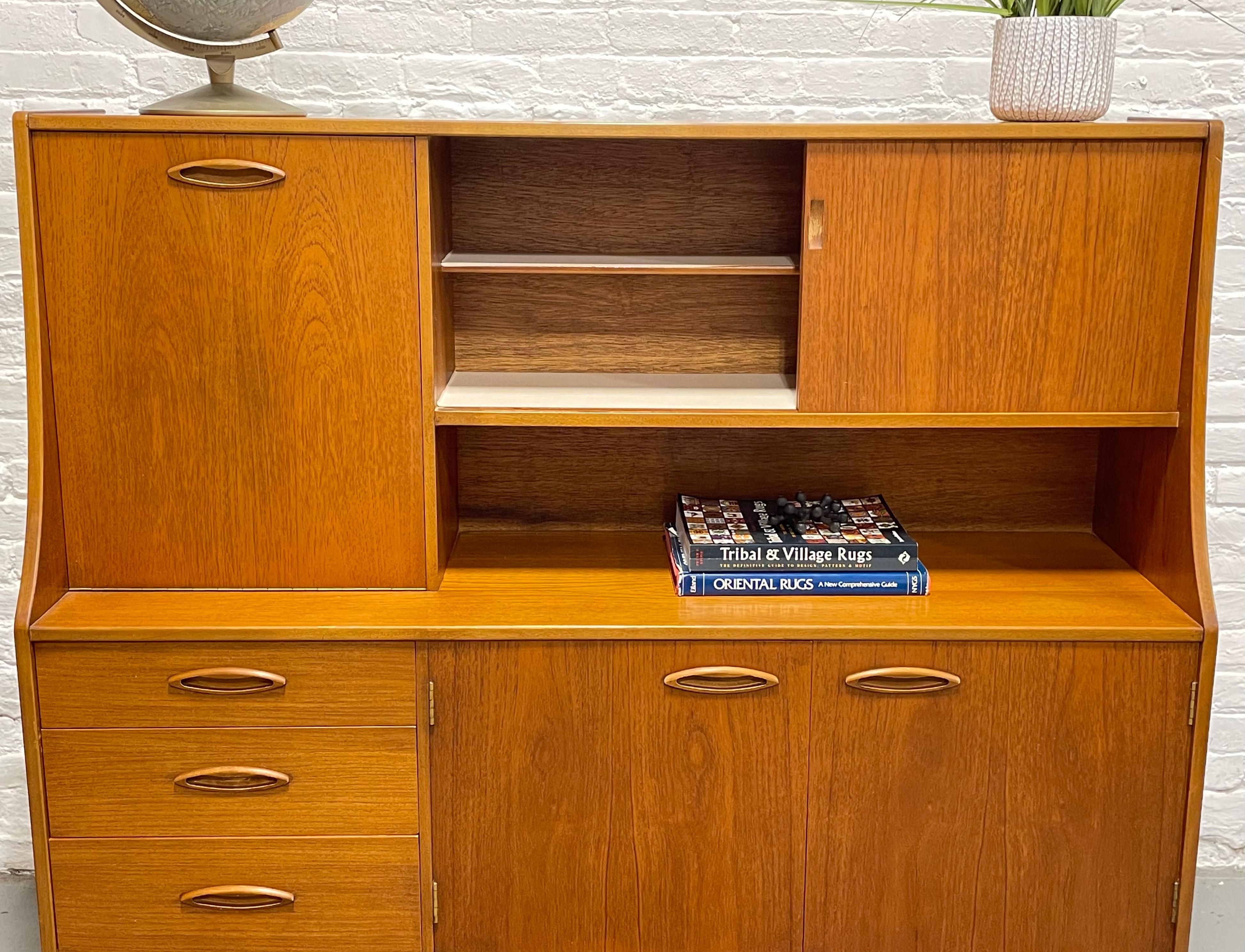 Mid Century MODERN Teak Credenza / SIDEBOARD by G-Plan, c. 1960s 3