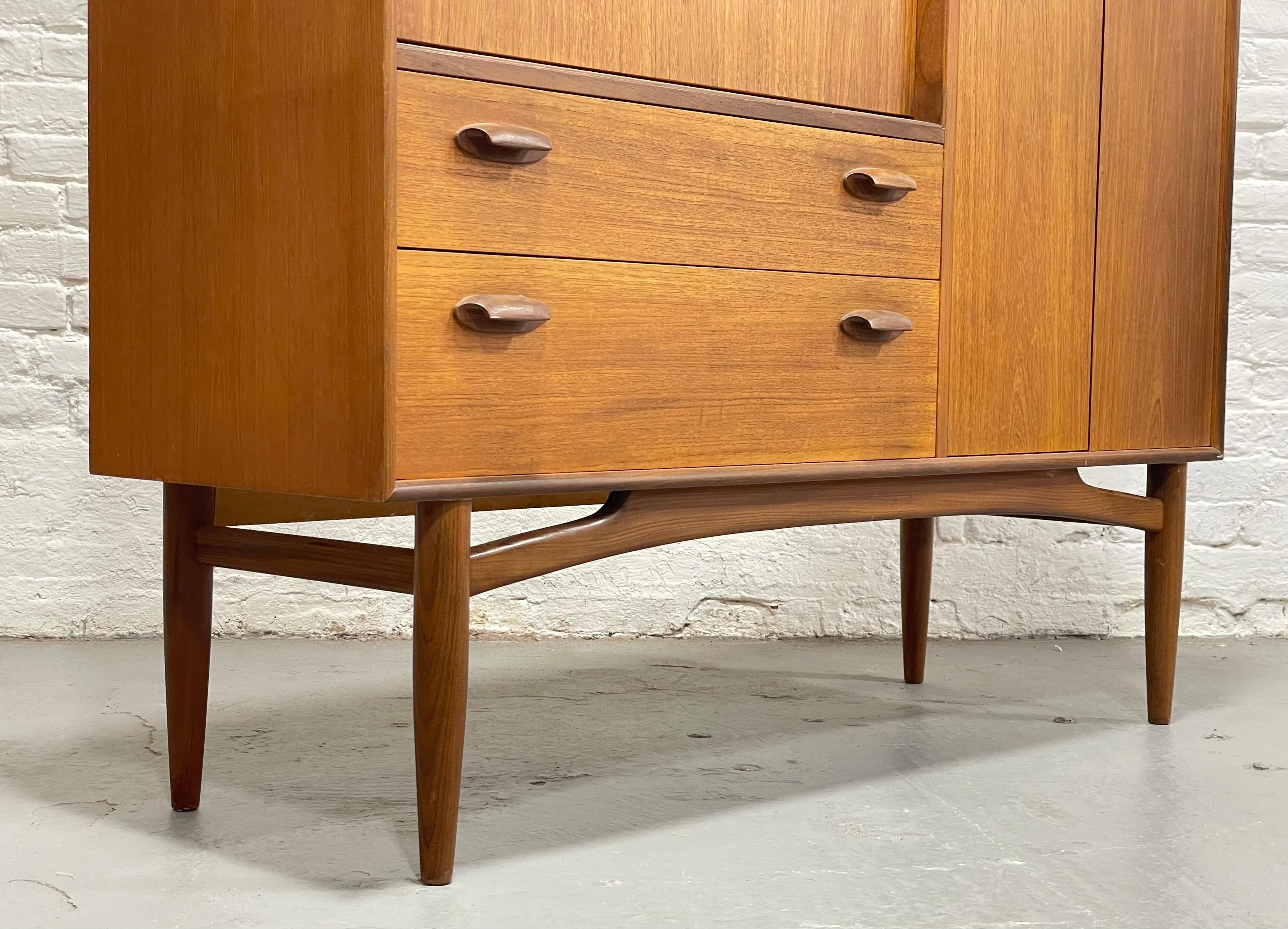 Mid Century MODERN Teak Credenza / SIDEBOARD by G-Plan, c. 1960s 4