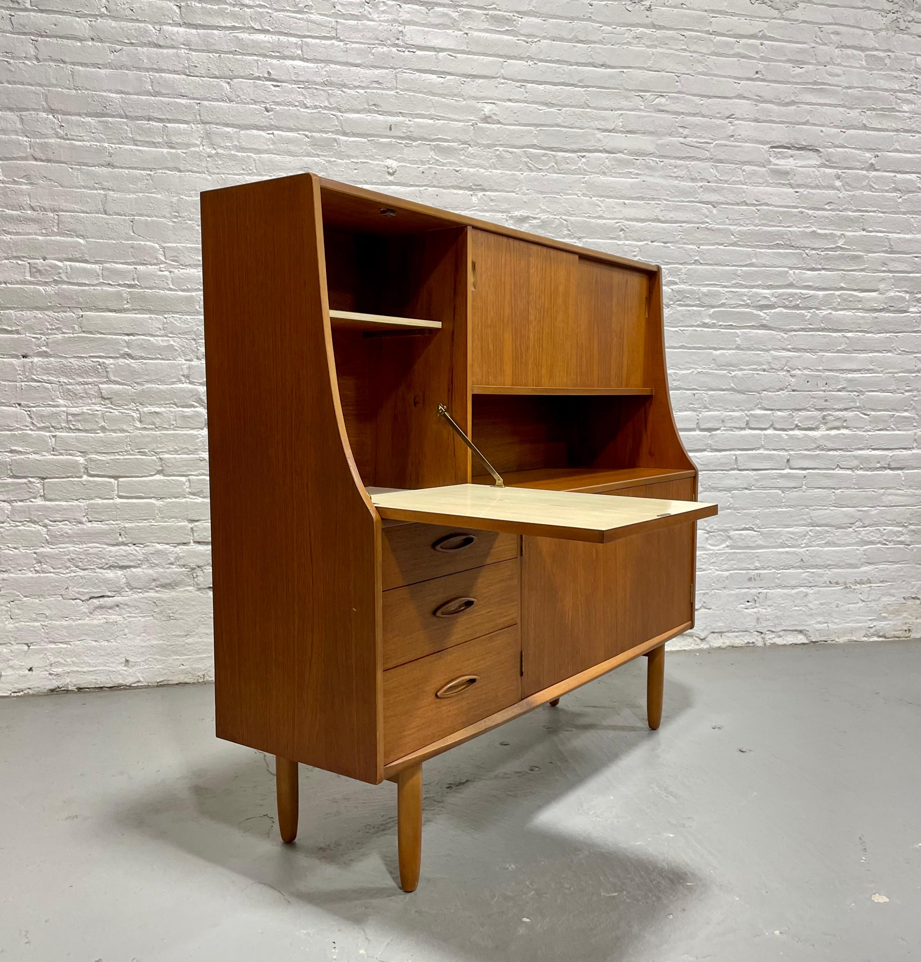 Mid Century MODERN Teak Credenza / SIDEBOARD by G-Plan, c. 1960s 4