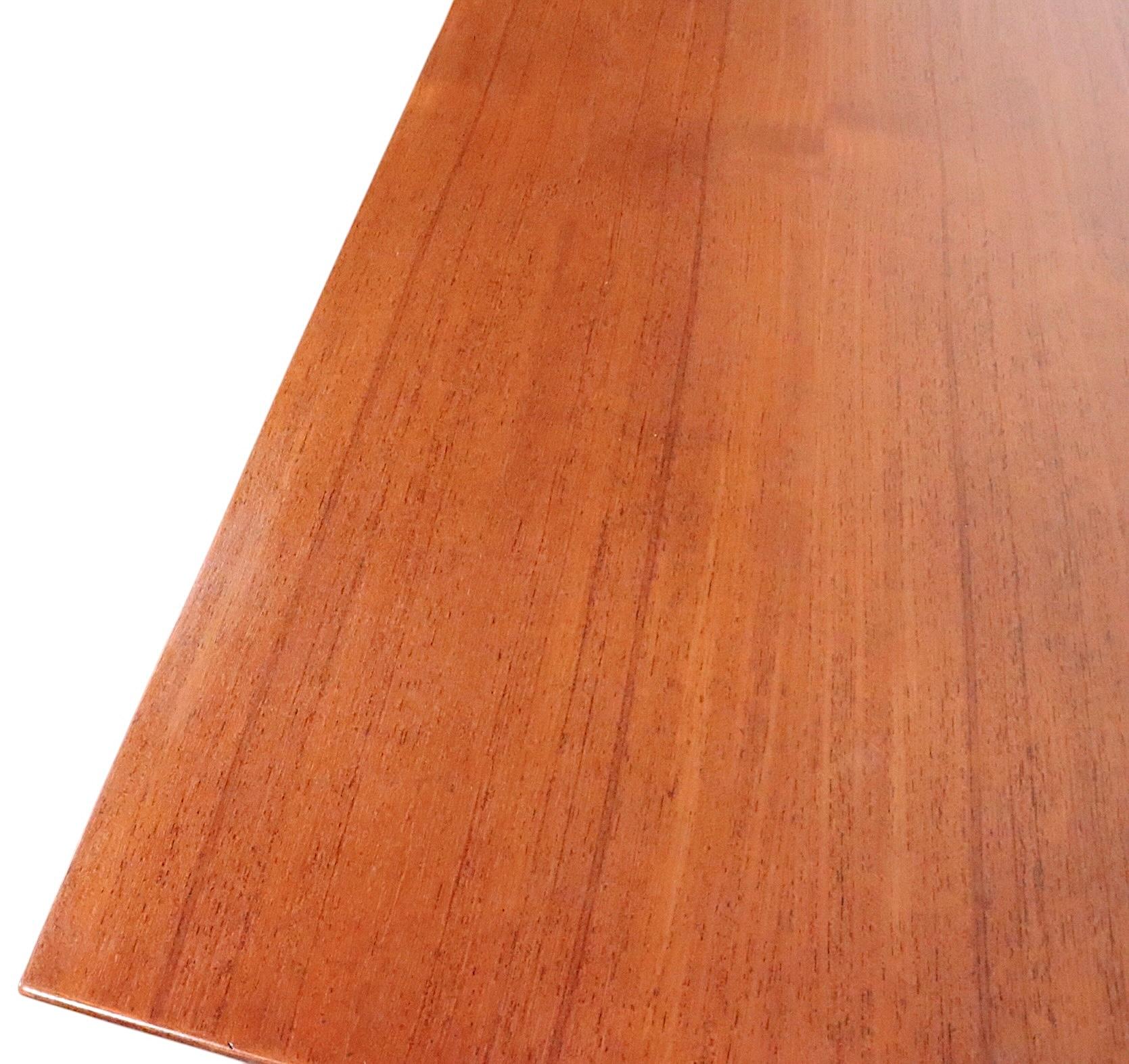 Teak moderno del medio secolo  Credenza Sideboard realizzata in Danimarca per Maurice Villency in vendita 9