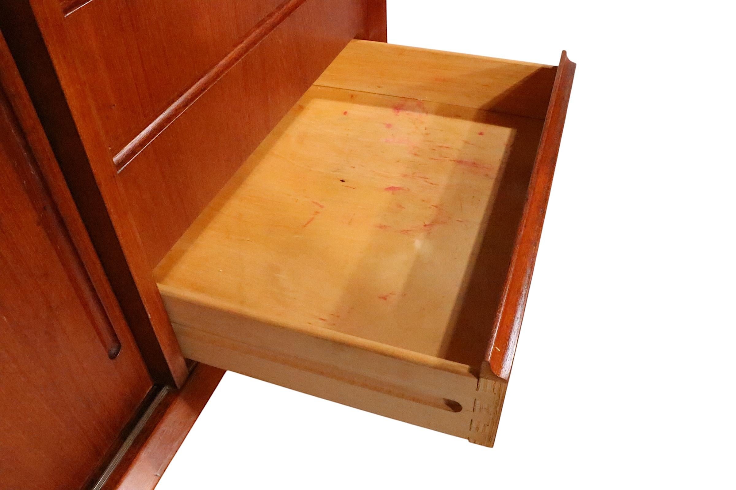 XX secolo Teak moderno del medio secolo  Credenza Sideboard realizzata in Danimarca per Maurice Villency in vendita