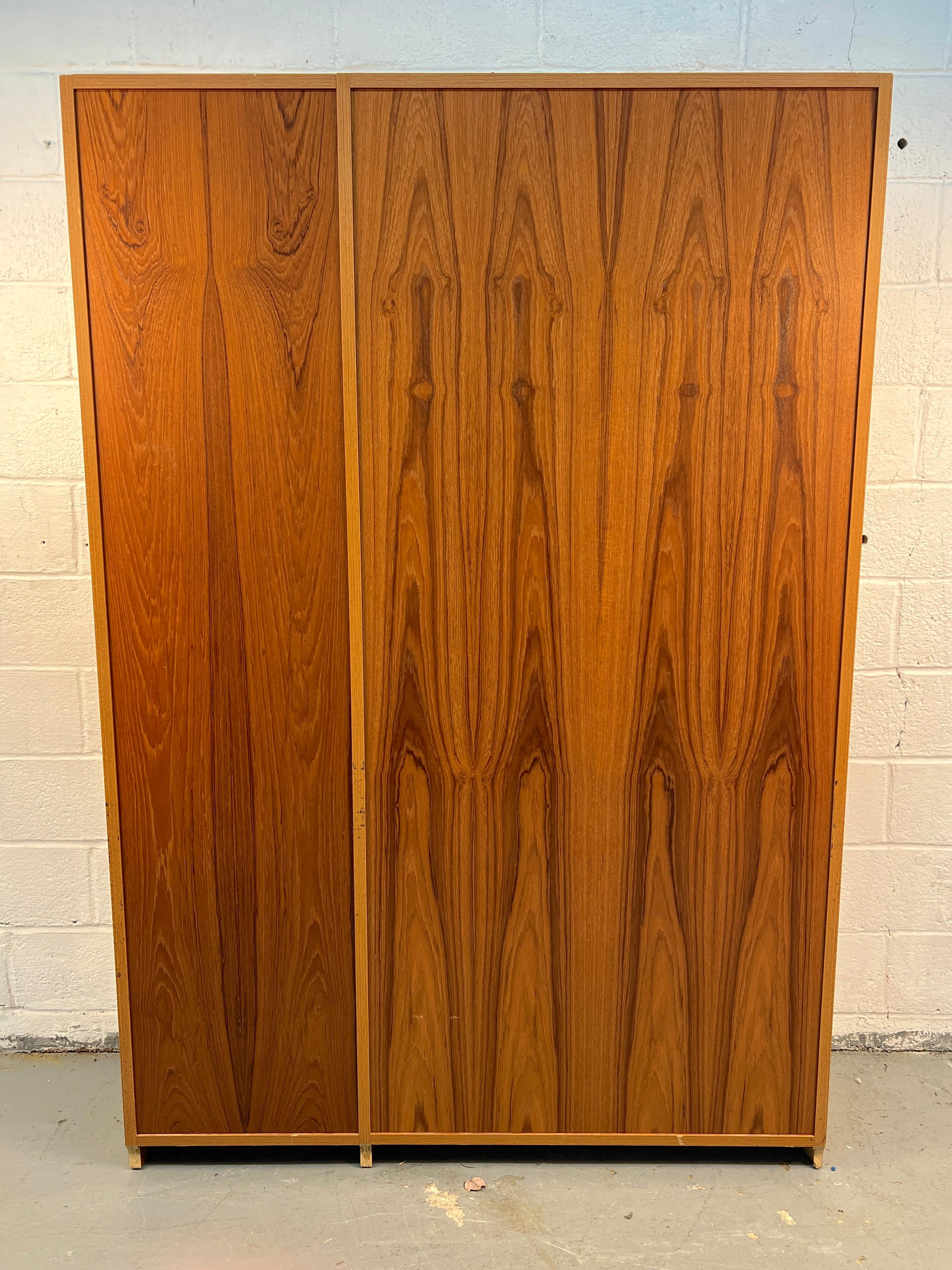 Libreria danese in teak moderna di metà secolo in vendita 3