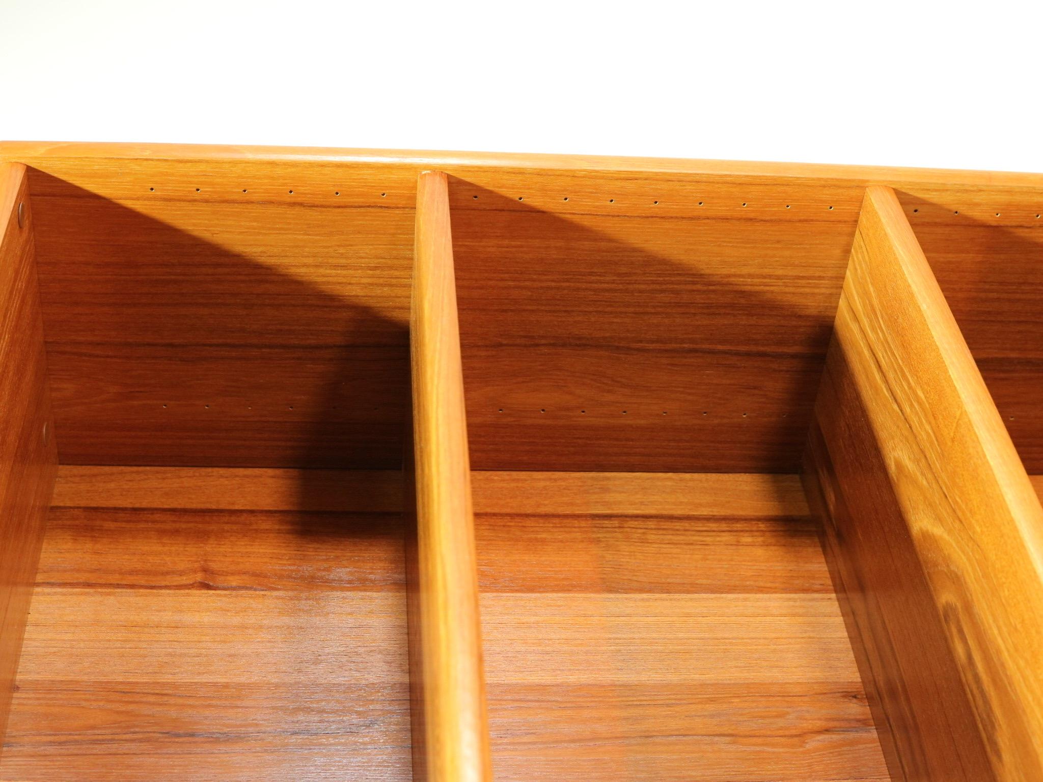 Mid-Century Modern Teak Danish Bookcase Shelving Unit In Good Condition In Los Angeles, CA