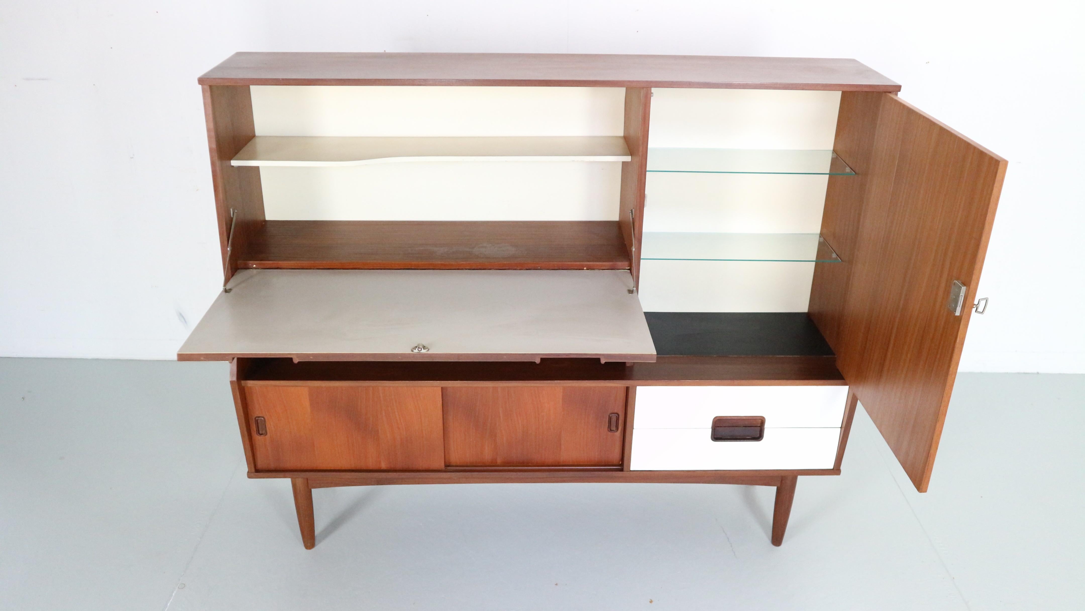 Dänischer Buffetschrank/Sekretär aus Teakholz, Moderne der Mitte des Jahrhunderts, 1960 1