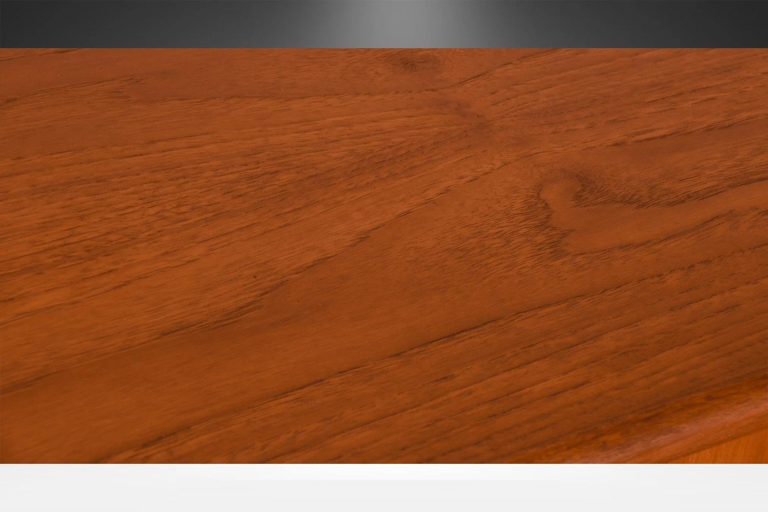 Credenza danese in teak della metà del secolo scorso in vendita 2