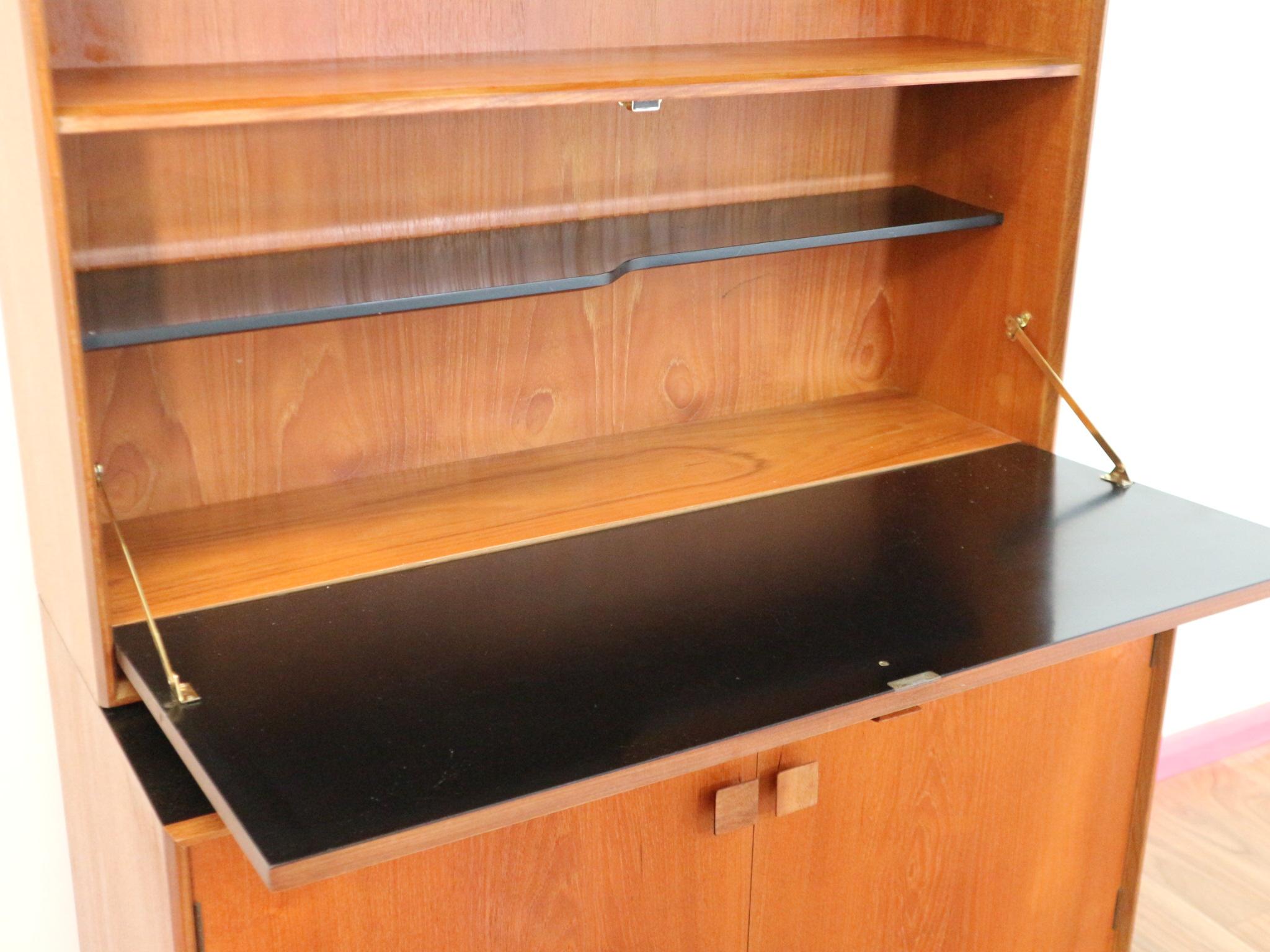 Mid Century Modern Teak Danish Design Kofod Larsen Wall Unit Bar Bureau In Good Condition In Los Angeles, CA