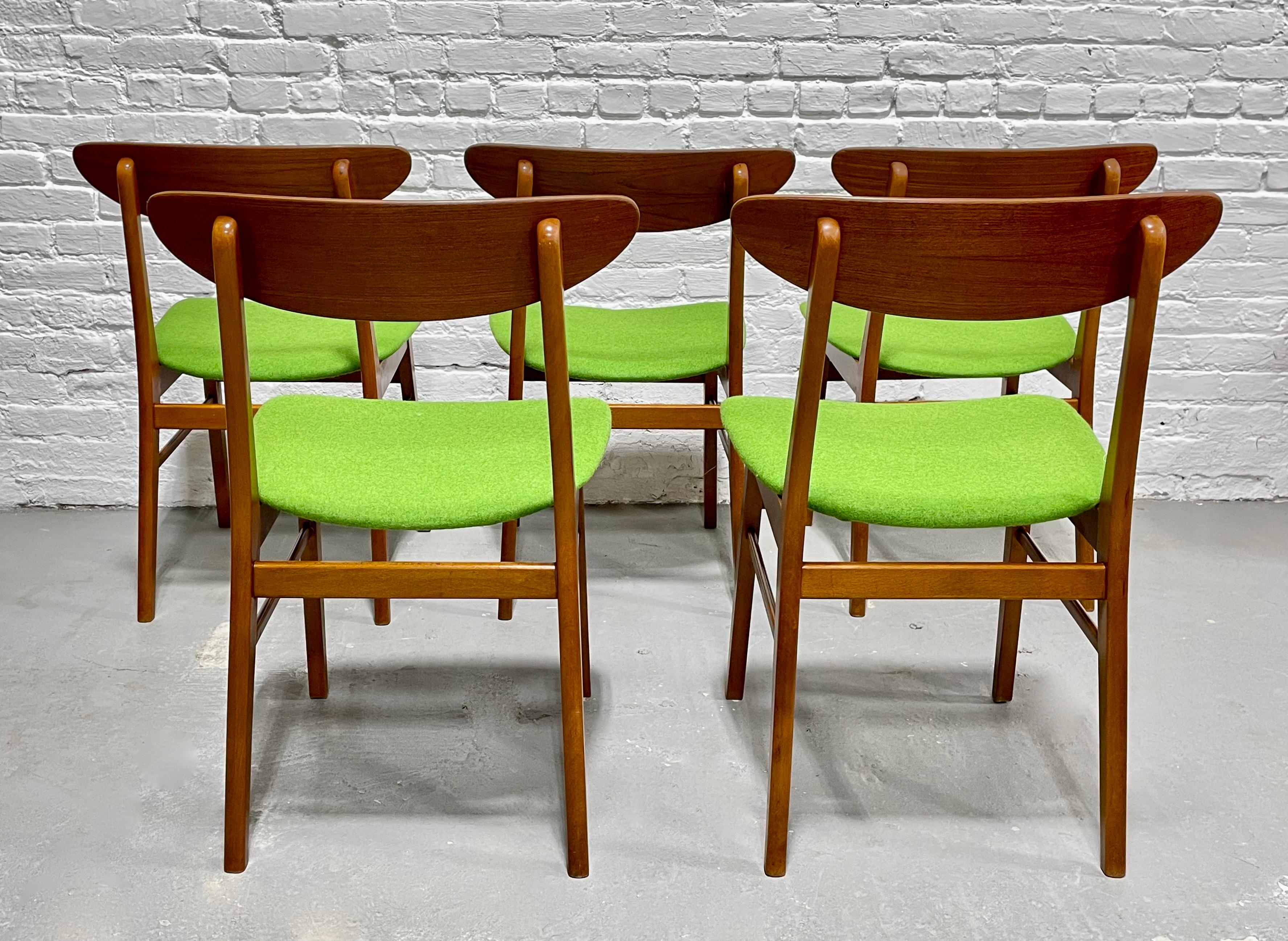 Sedie da pranzo danesi in teak del Mid Century MODERN di Farstrup Mobler, set di cinque pezzi in vendita 4