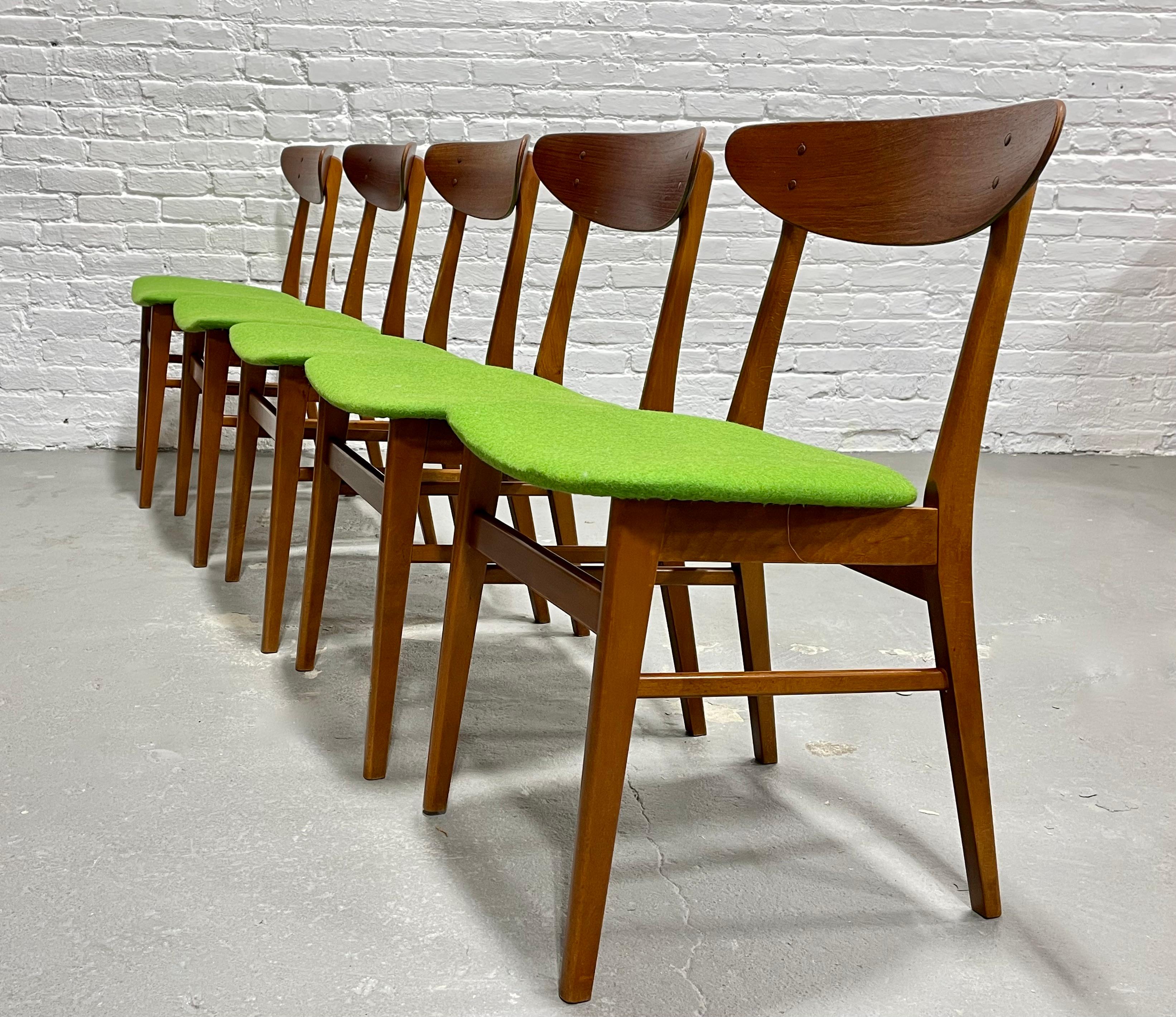 Sedie da pranzo danesi in teak del Mid Century MODERN di Farstrup Mobler, set di cinque pezzi In condizioni buone in vendita a Weehawken, NJ