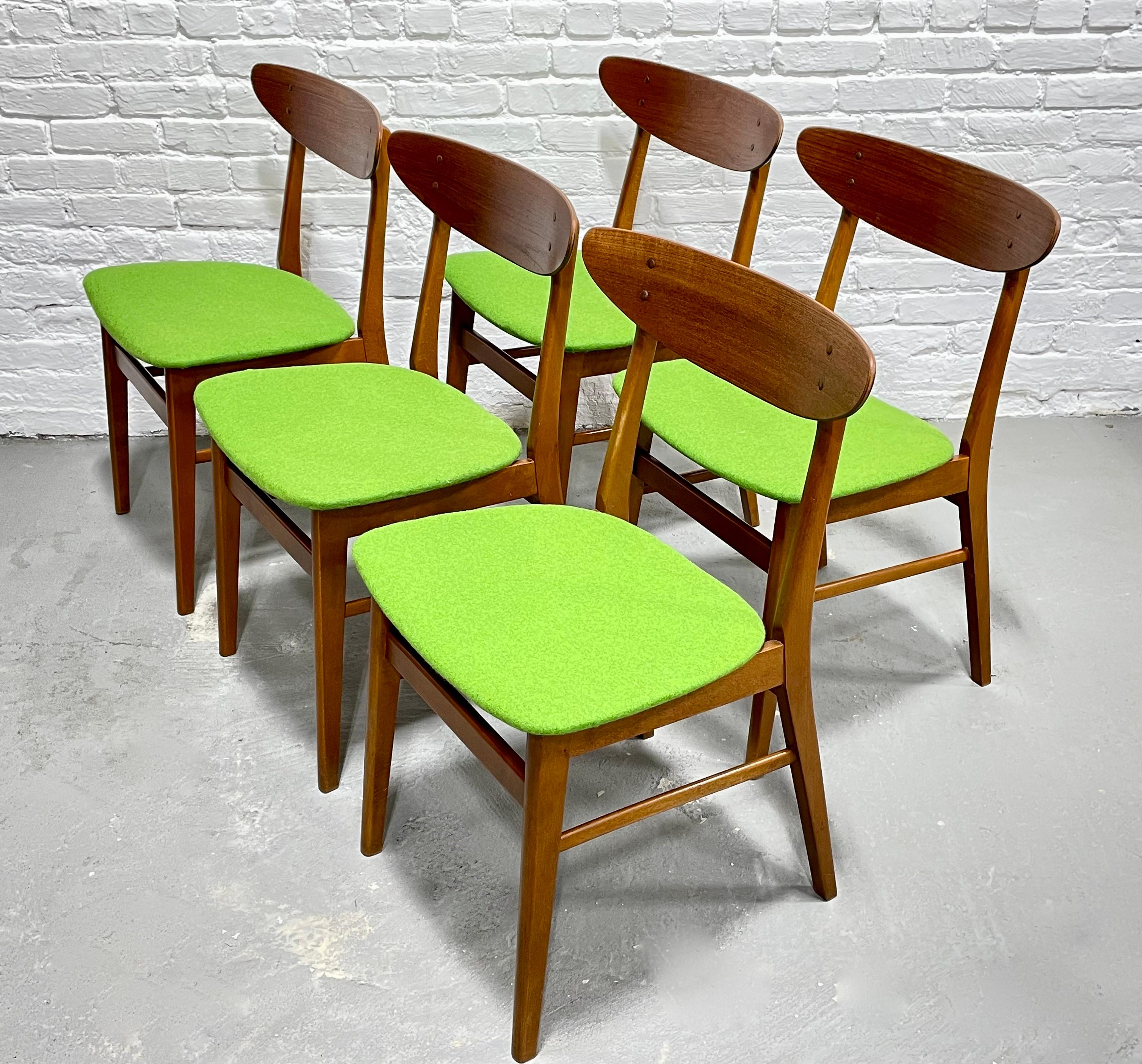 Chaises de salle à manger danoises modernes en teck du milieu du siècle dernier par Farstrup Mobler, lot de cinq en vente 1
