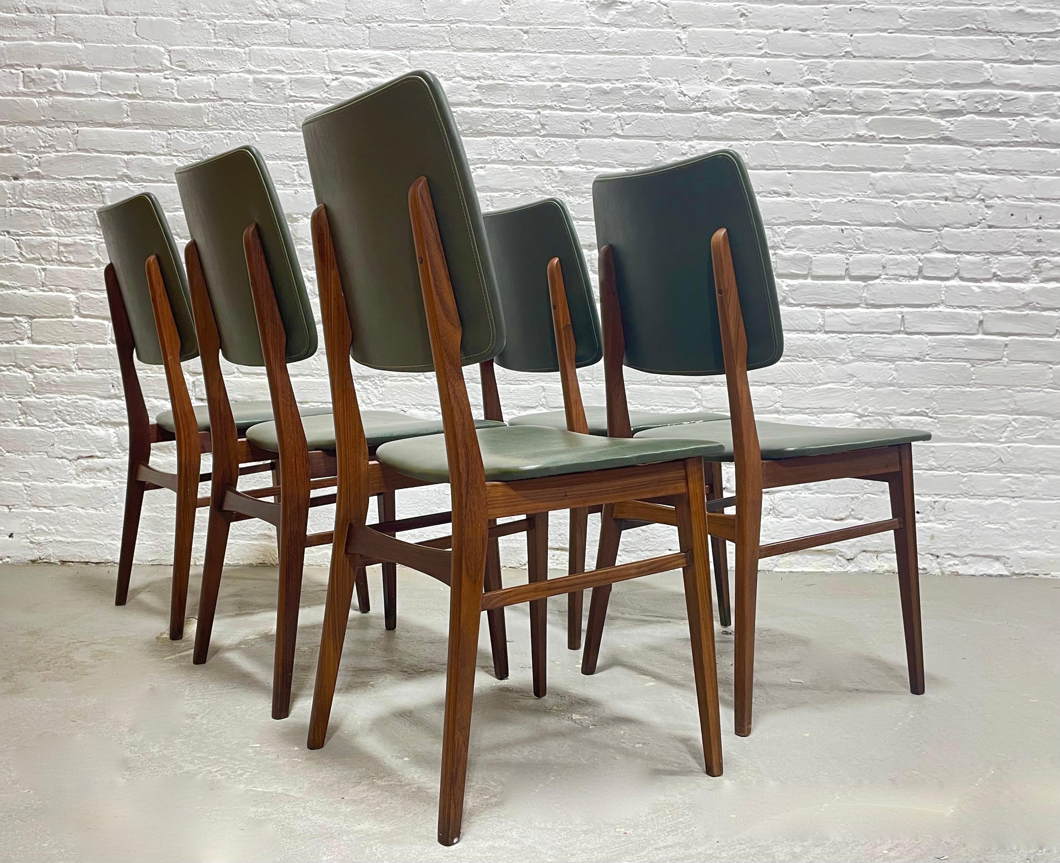 Mid Century MODERN Teak Danish DINING CHAIRS, Set of Five For Sale 5