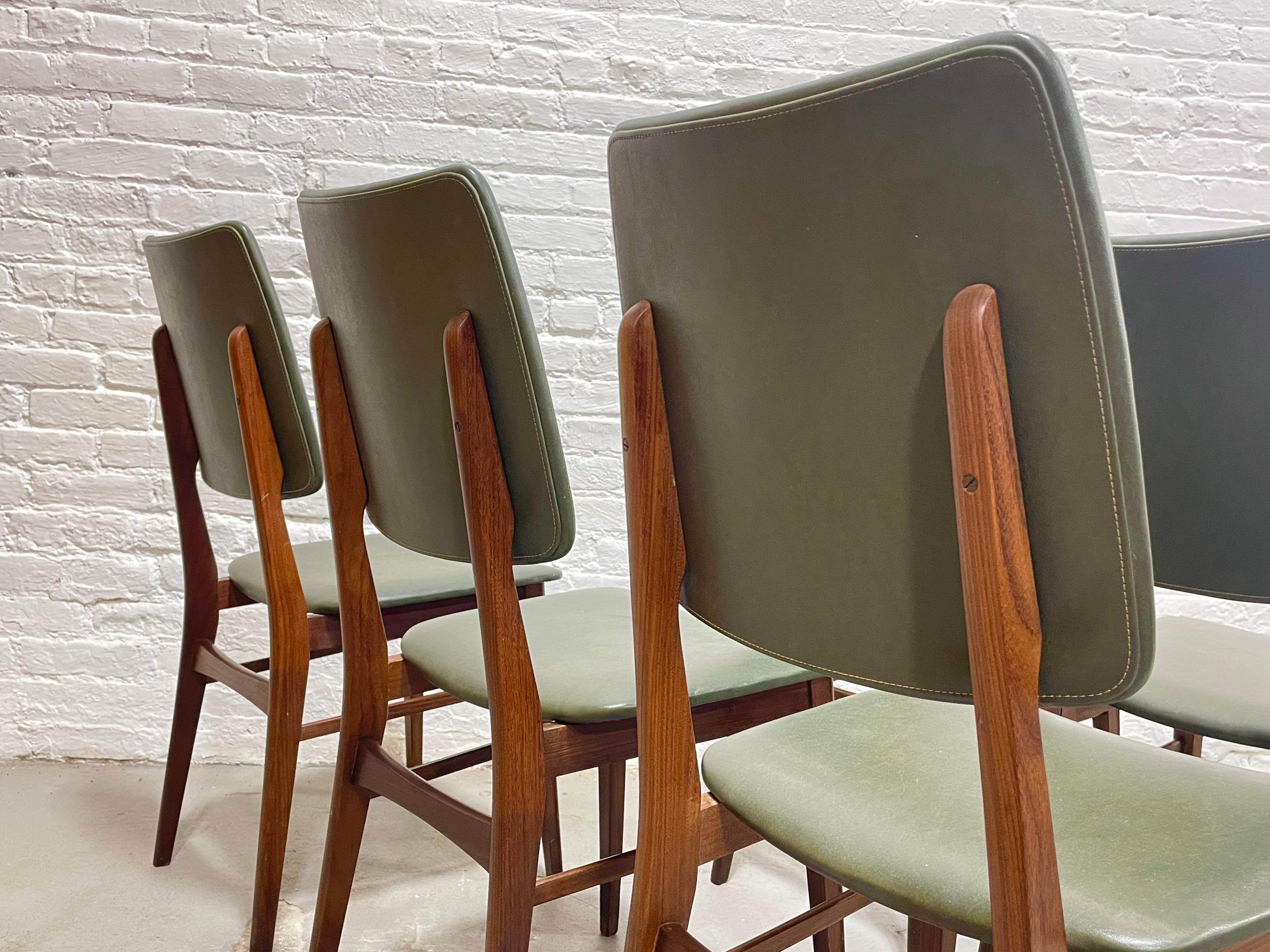 Mid Century MODERN Teak Danish DINING CHAIRS, Set of Five For Sale 2