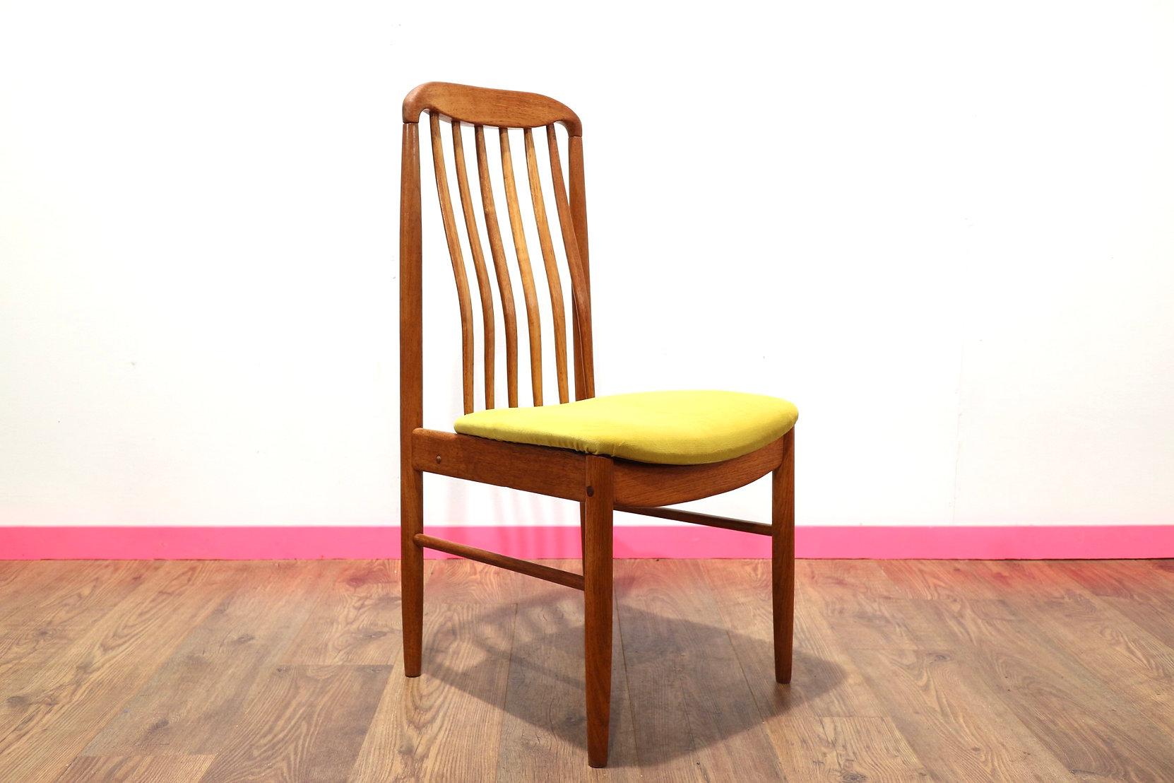A gorgeous set of 4 x Danish design dining chairs made by Benni Linden. These chairs have fantastic lines and the back supports which look amazing. The seat pads have recently ben reupholstered in yellow and really set the chairs off. The set