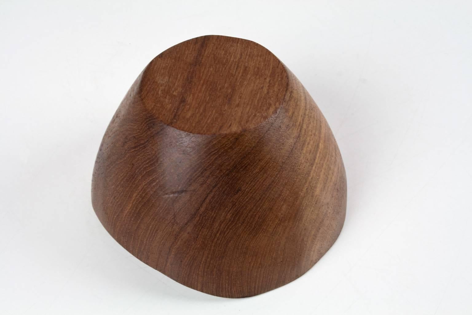Mid-Century Modern Teak Danish Sculptural and Hand Moulded Bowl, 1960s In Excellent Condition For Sale In Beek en Donk, NL
