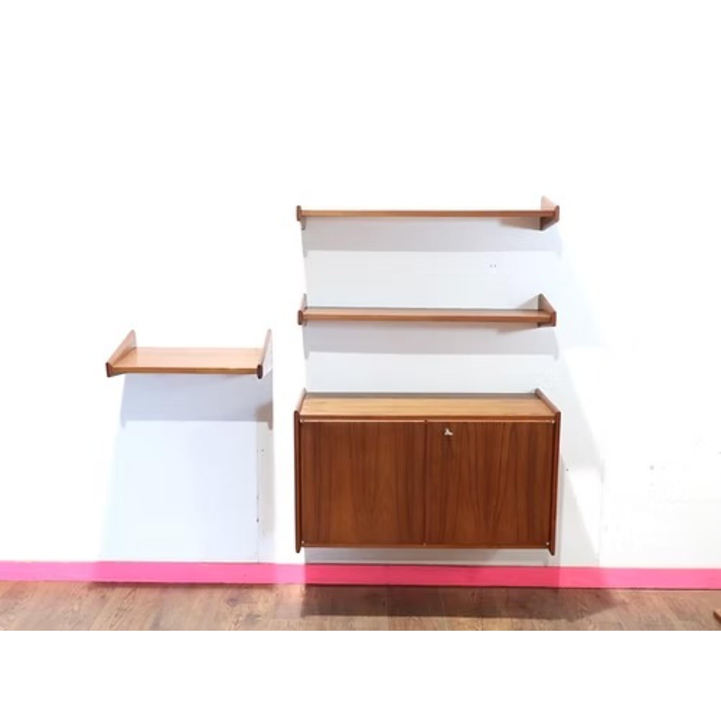 Mid-Century moderno Sistema di scaffalature a parete appese in stile danese del Mid Century Modern Teak in vendita