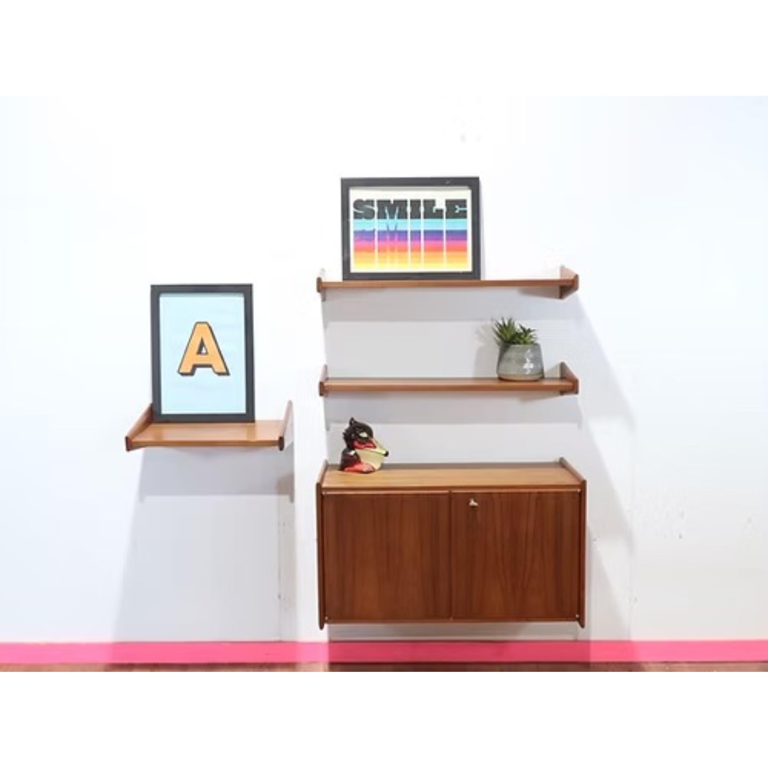 Sistema di scaffalature a parete appese in stile danese del Mid Century Modern Teak in vendita 2