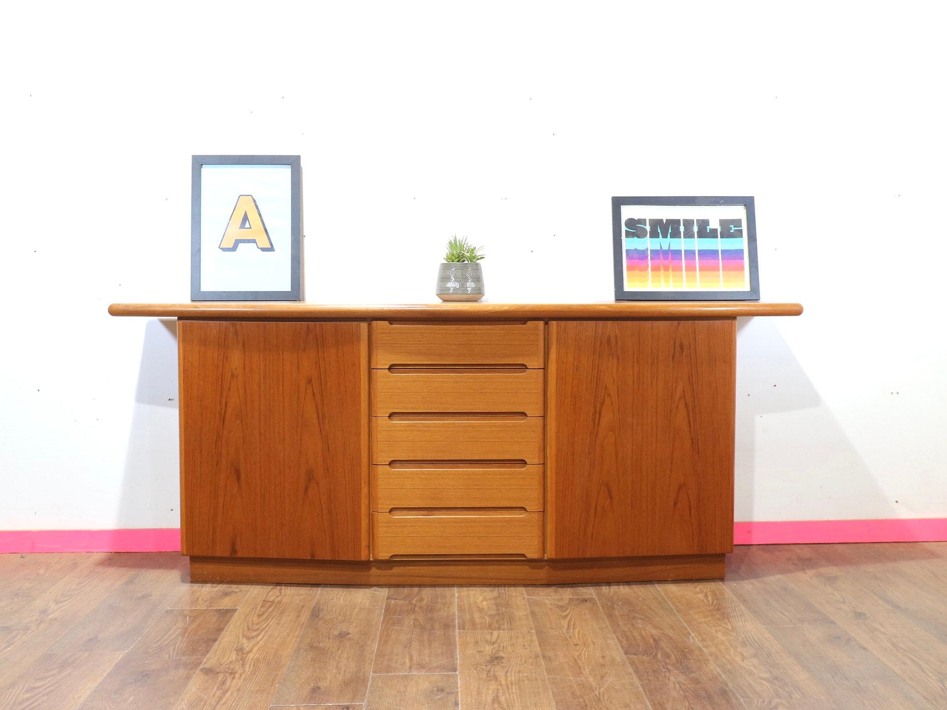 Mid Century Modernes Teakholz Dänisches Vintage By Sideboard Anrichte von Skovby im Zustand „Gut“ im Angebot in Los Angeles, CA