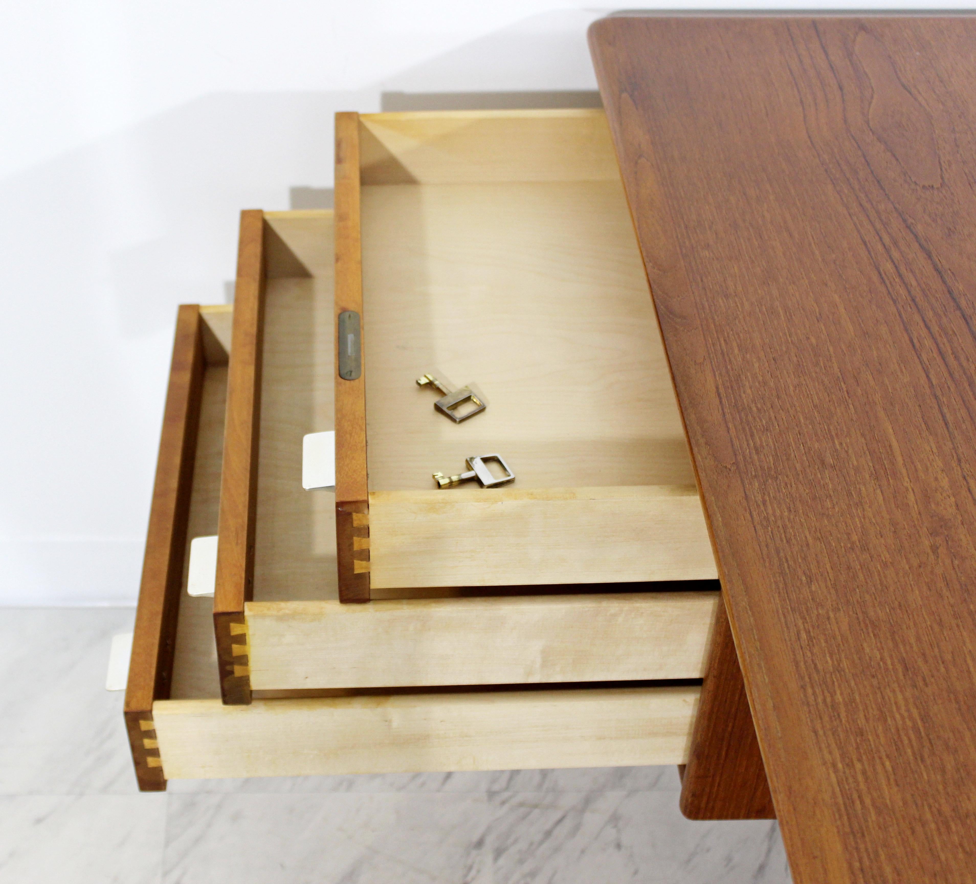 Mid-Century Modern Teak Danish Wood Desk Omann Vodder Style, 1960s 3