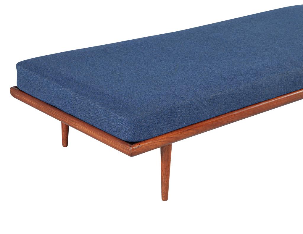Mid-Century Modern Teak Daybed in Navy Blue In Good Condition For Sale In North York, ON