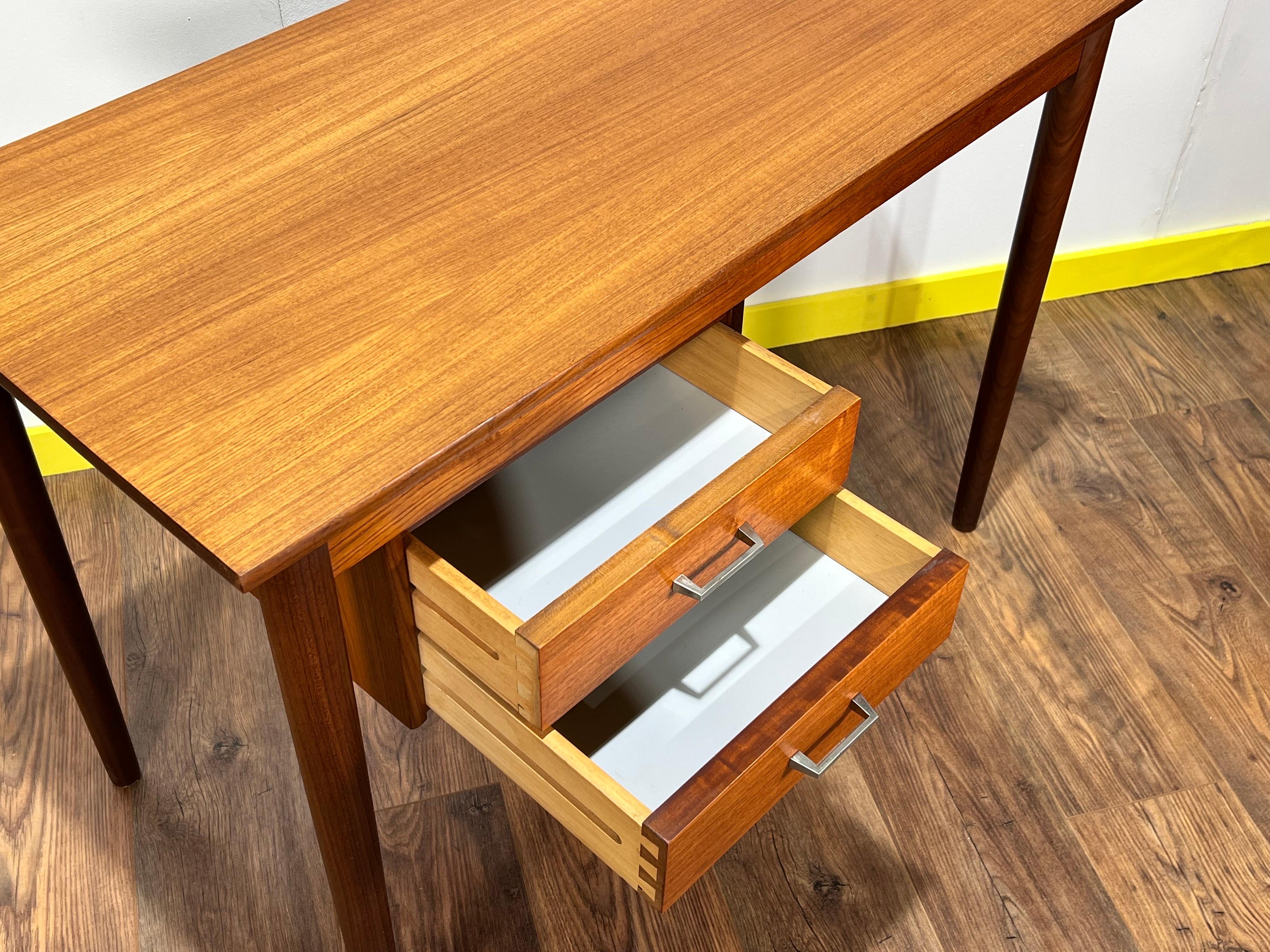Mid-Century Modern Teak Desk by VI Ma Mobler In Good Condition In Los Angeles, CA
