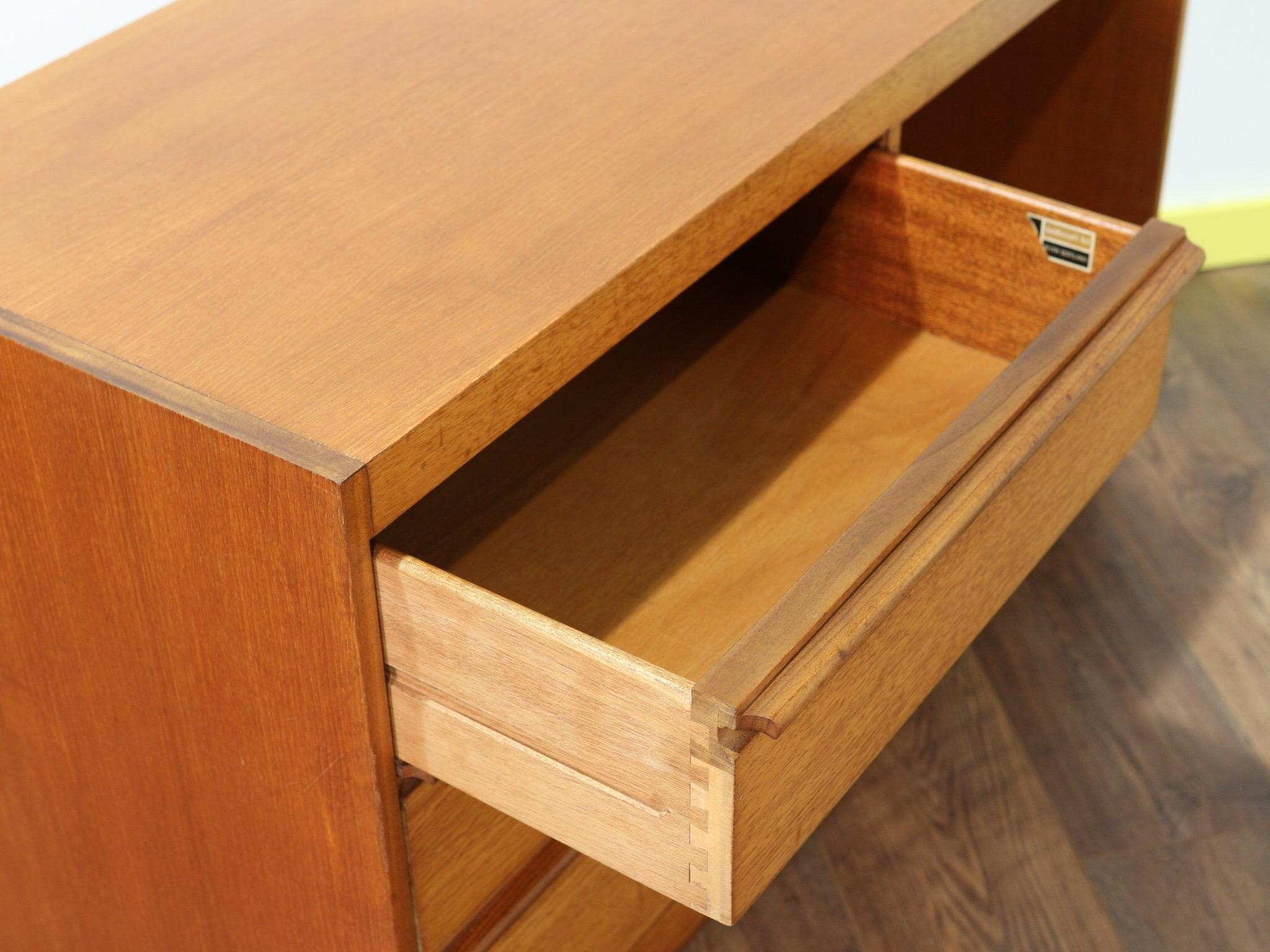 Mid-Century Modern Teak Desk Vanity and Stool by Beithcraft of Scotland In Good Condition In Los Angeles, CA